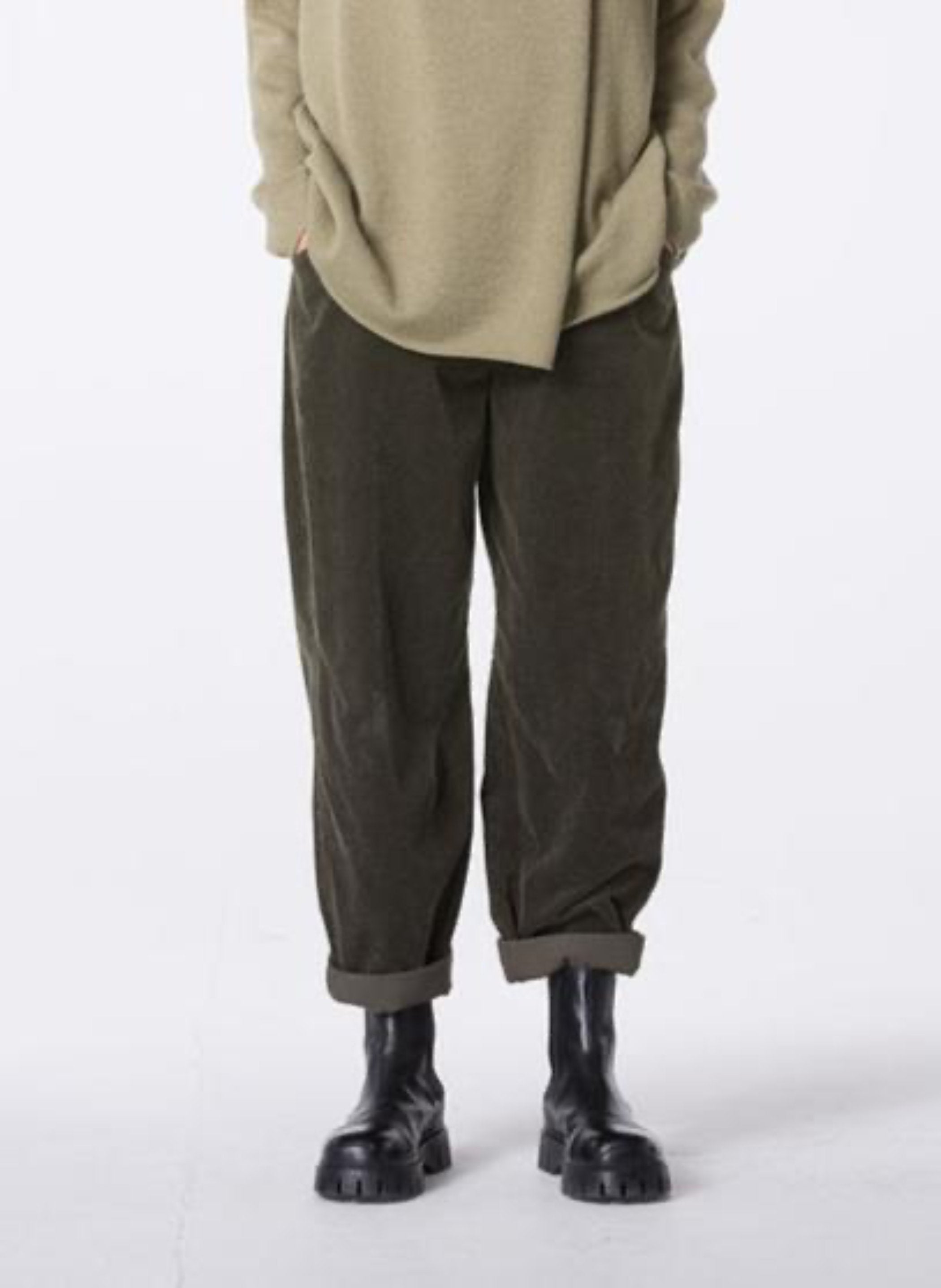 Oska Tapered Cotton Corduroy Pant in Acai