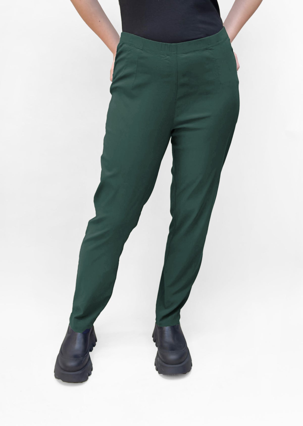 RUNDHOLZ BLACK LABEL Slim Technical Pant in Forest