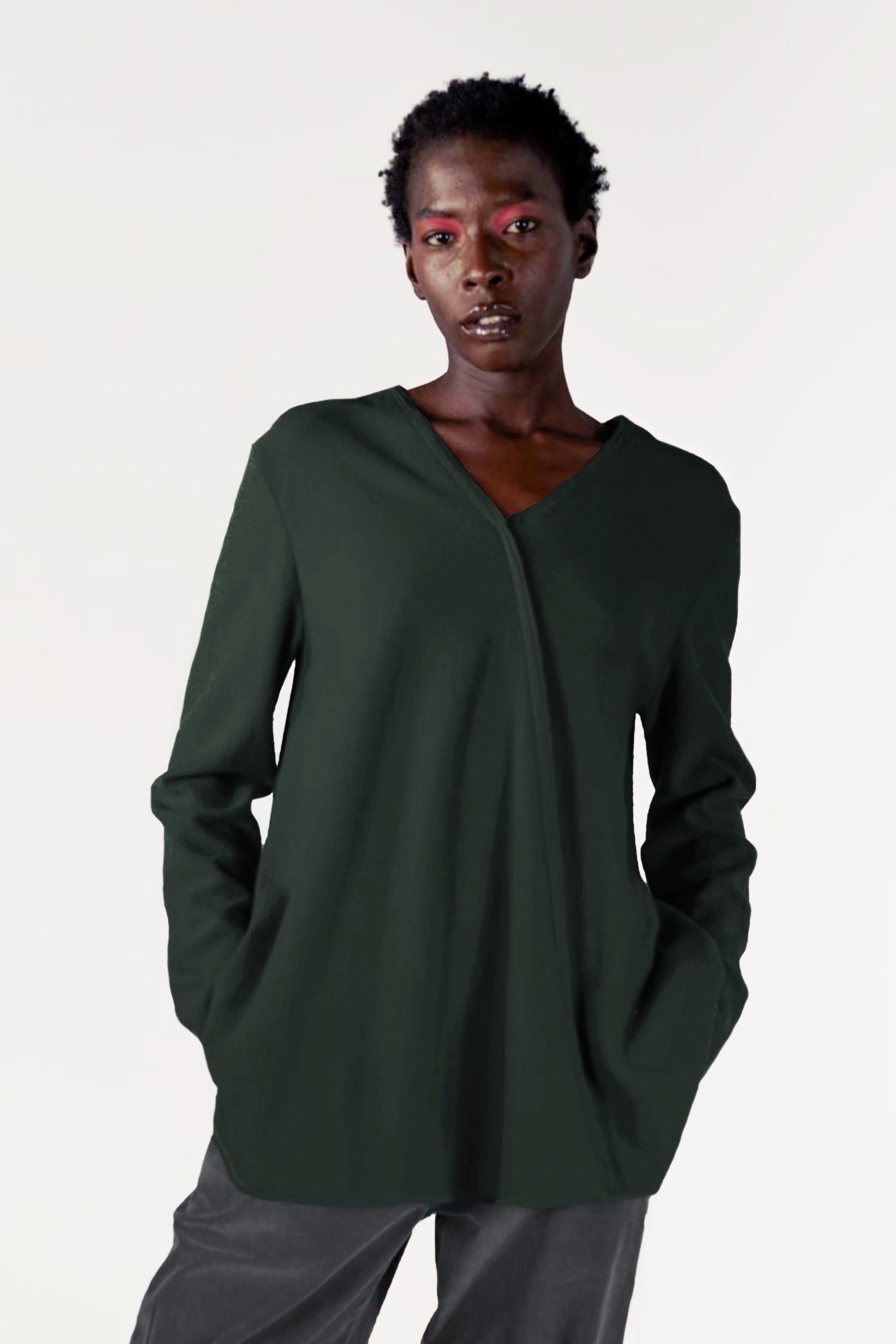 ELEMENTE CLEMENTE Boiled Wool V Neck Pullover in Dark Emerald