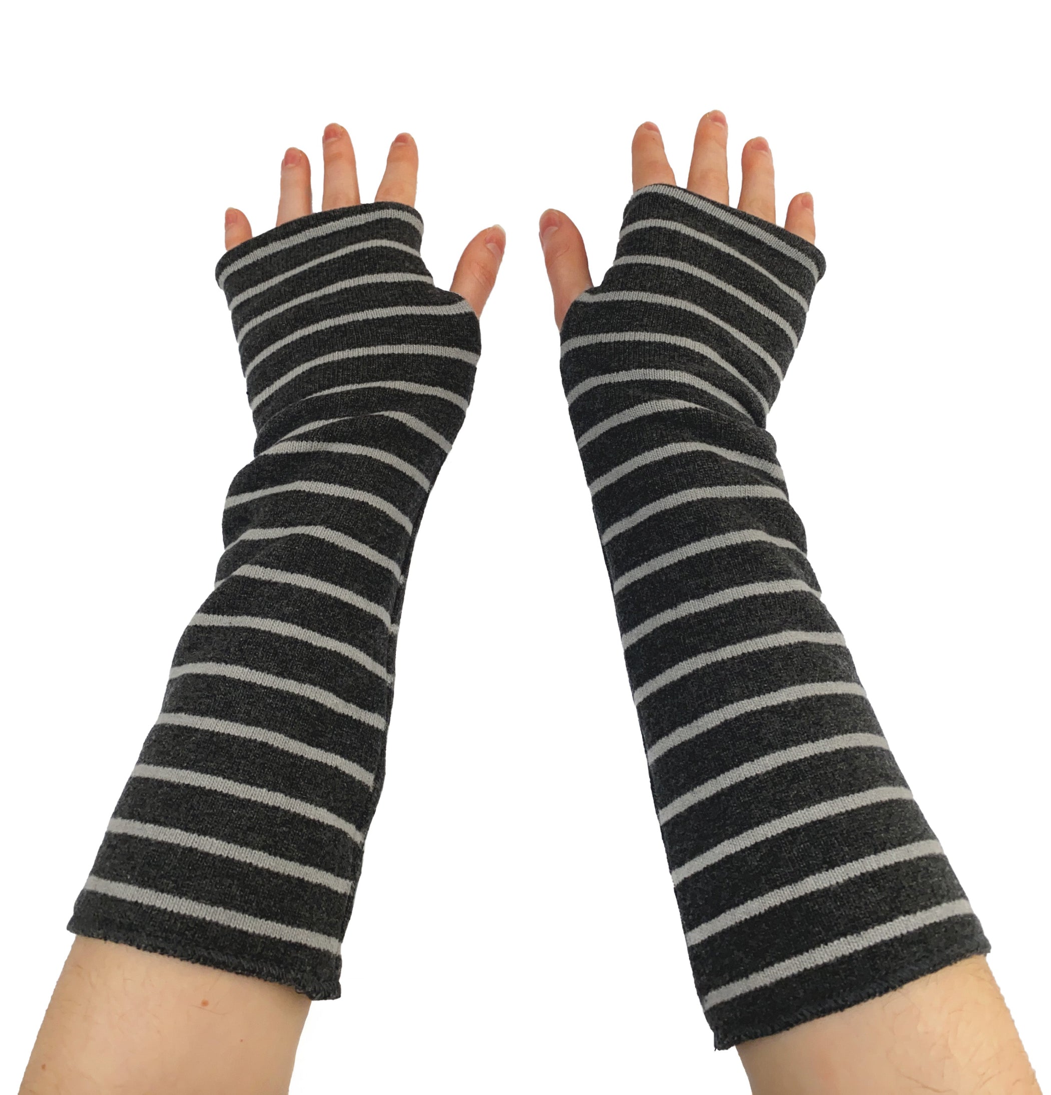 MAMA B Long Cozy Knit Arm Warmers in Anthracite Stripes