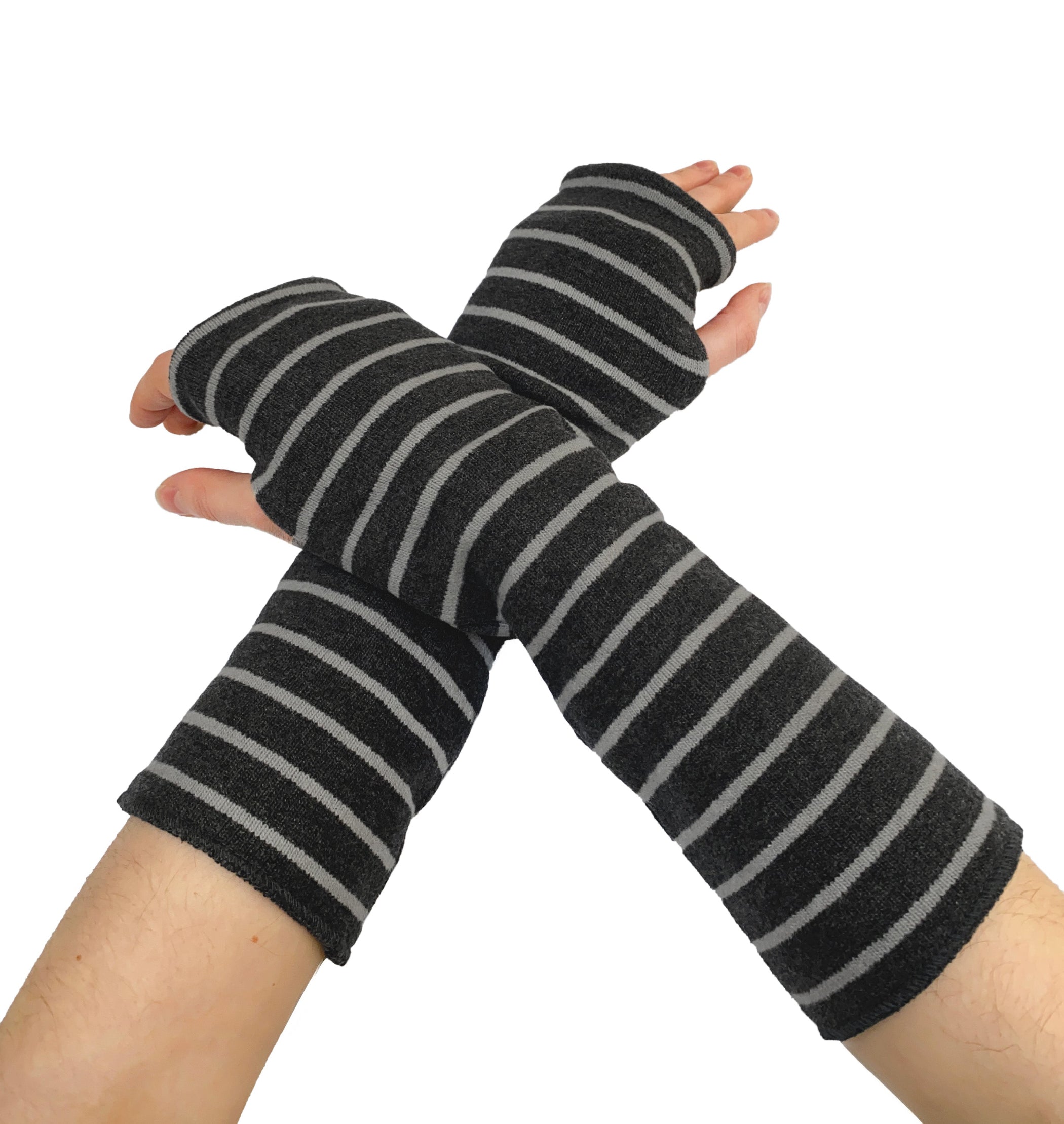 MAMA B Long Cozy Knit Arm Warmers in Anthracite Stripes