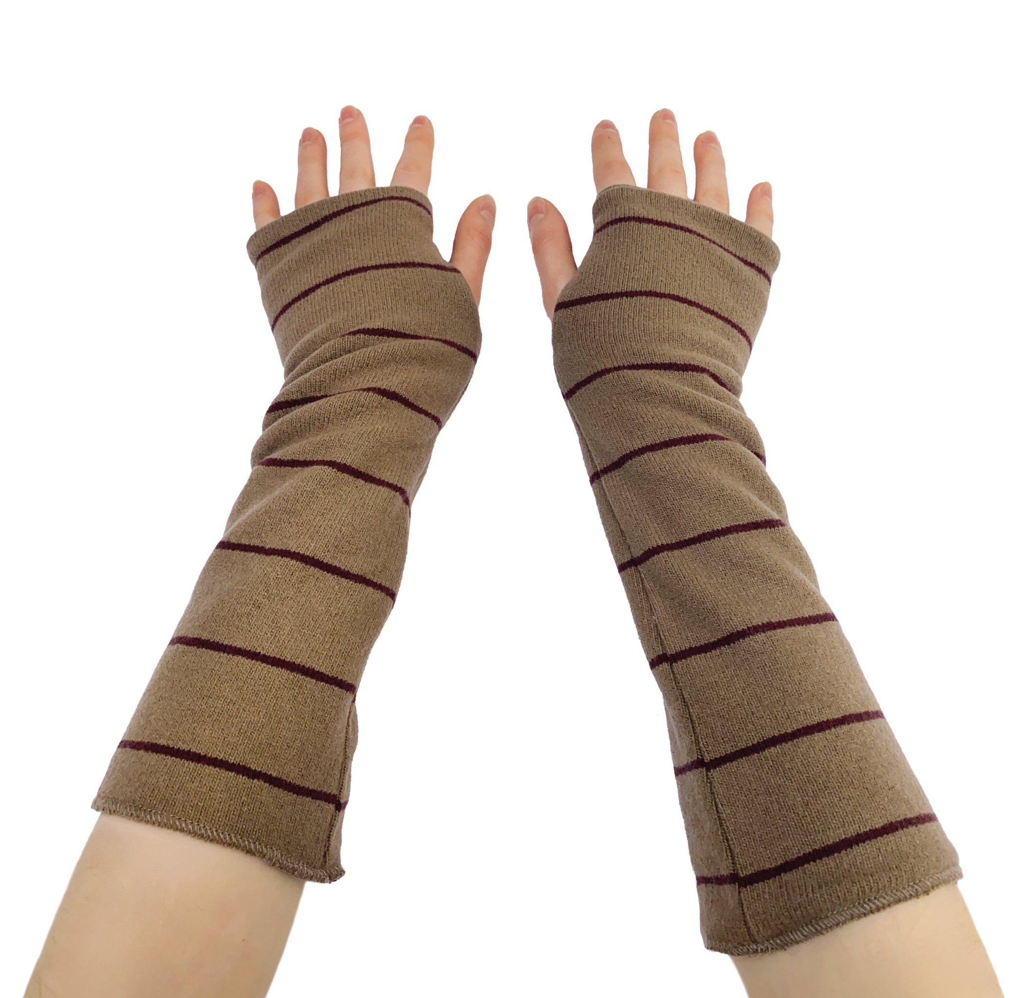 MAMA B Long Cozy Knit Arm Warmers in Wine Mini-Stripe
