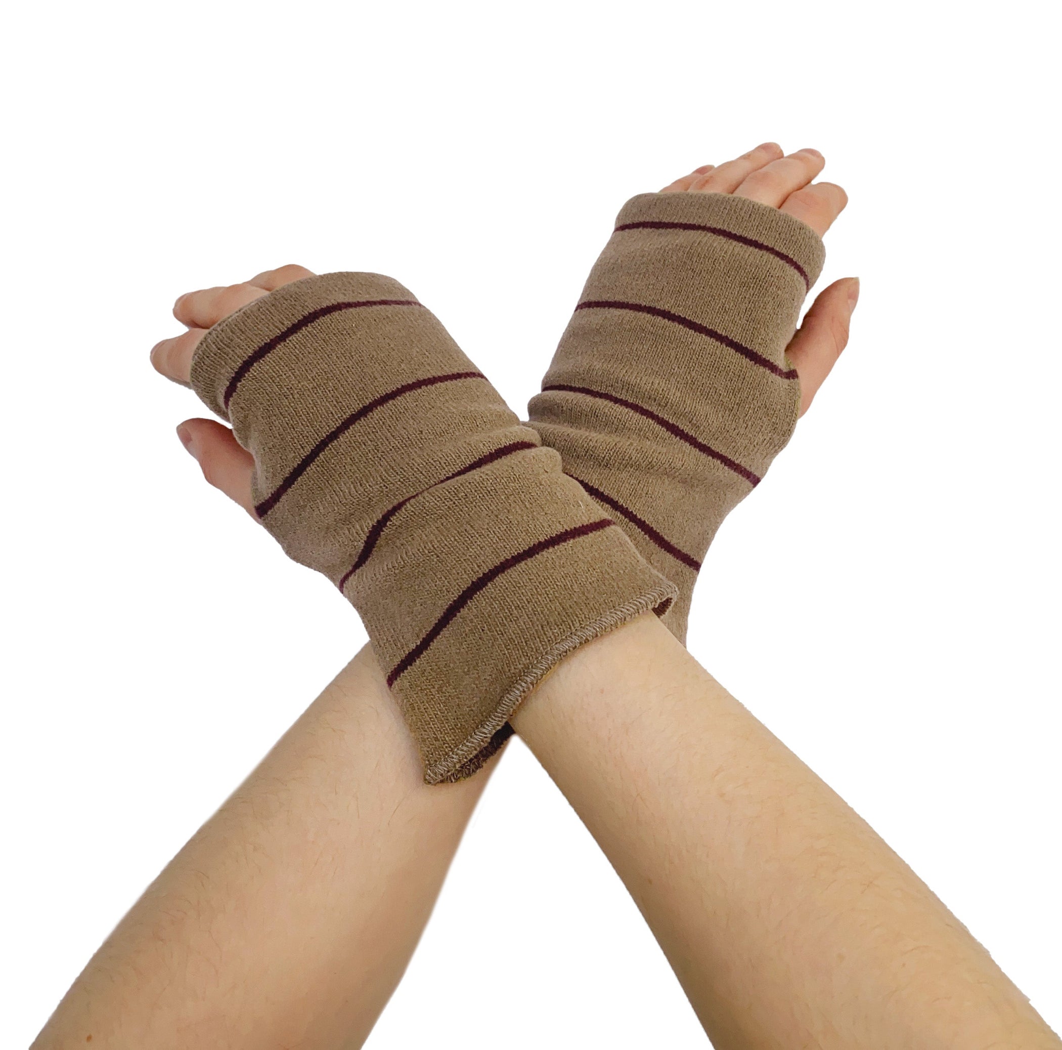 MAMA B - Short Cozy Knit Arm Warmers in Wine Mini-stripe