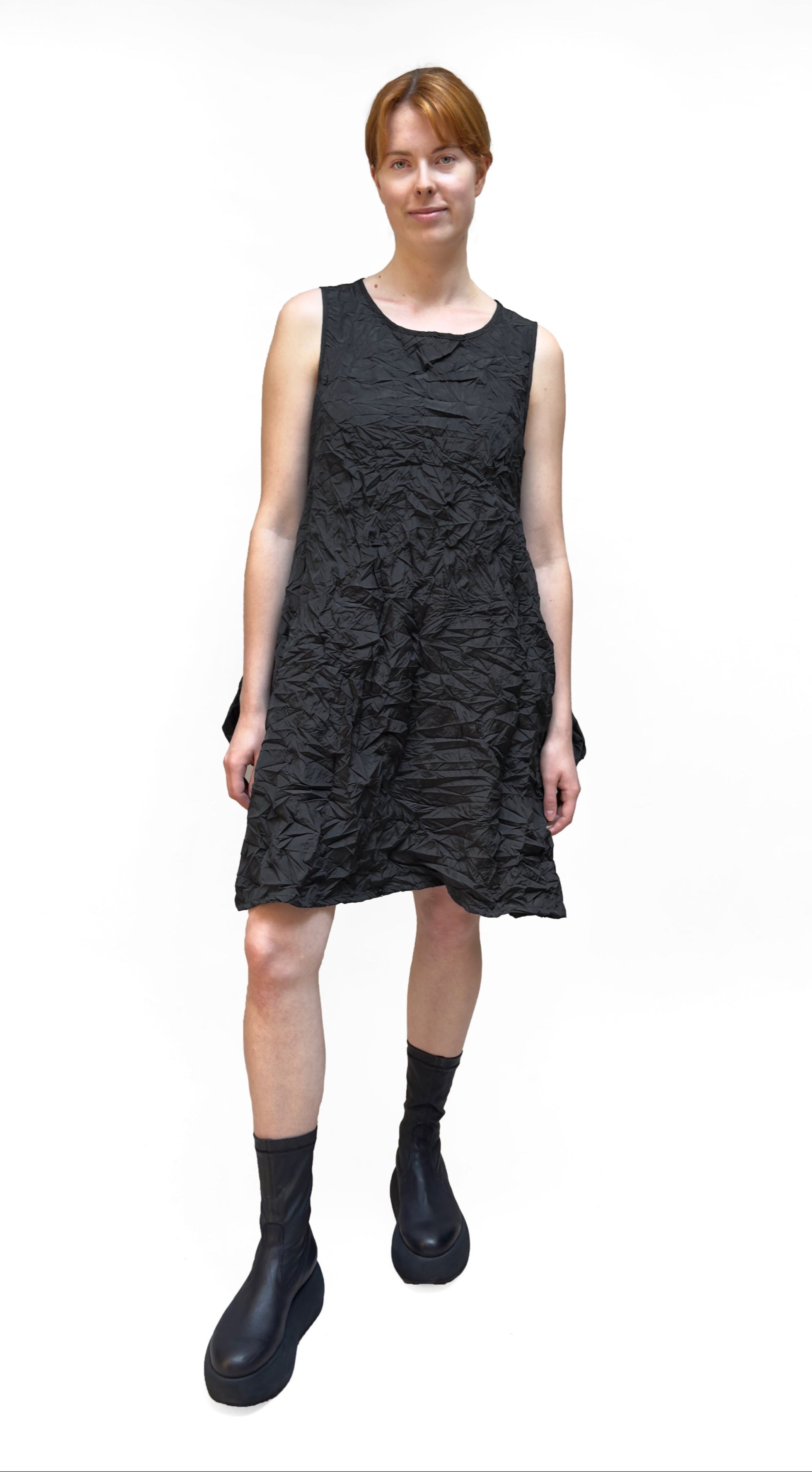 MAMA B Crinkled Sleeveless Dress in Black