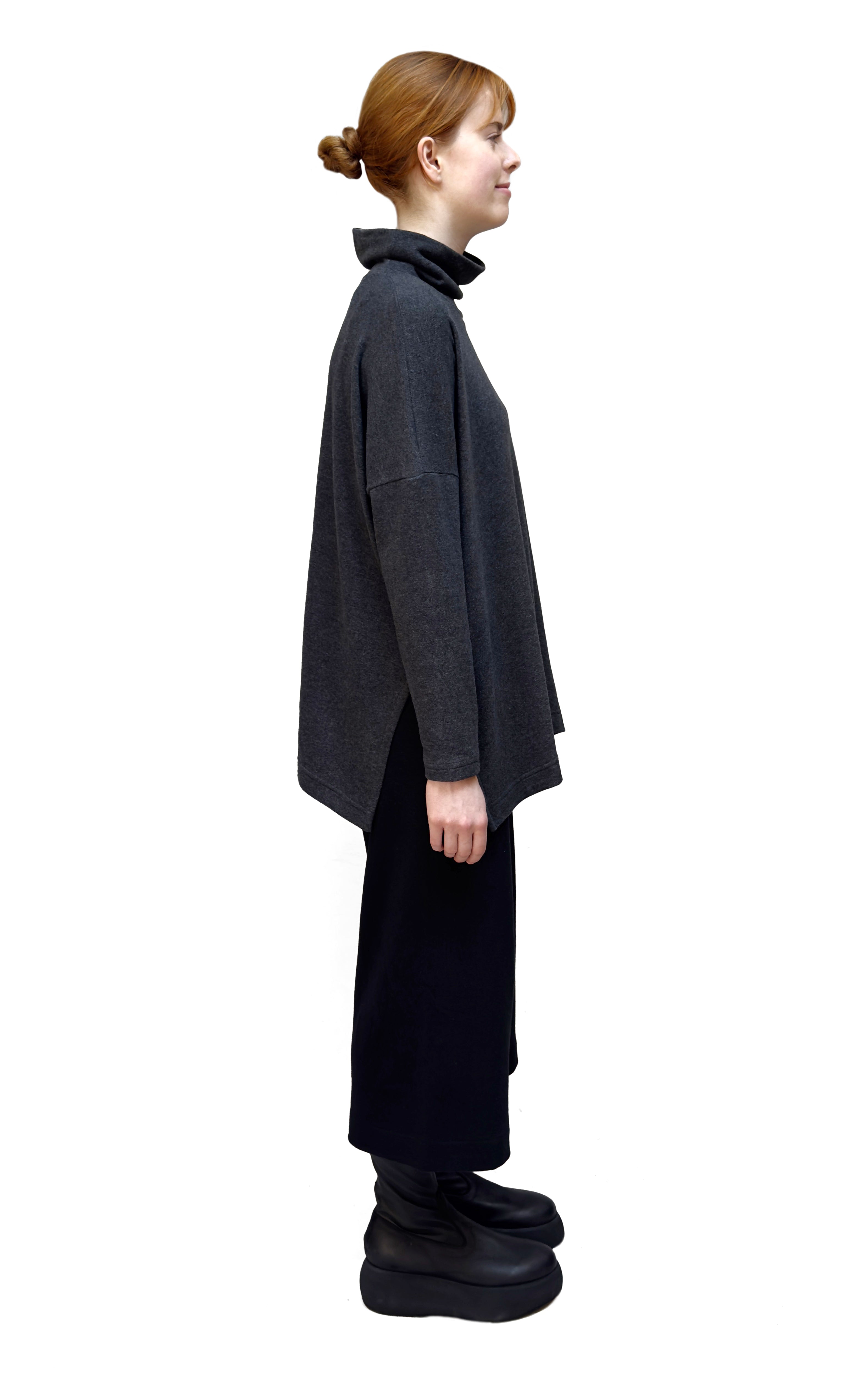 MAMA B Cozy Knit Boxy Turtleneck in Black