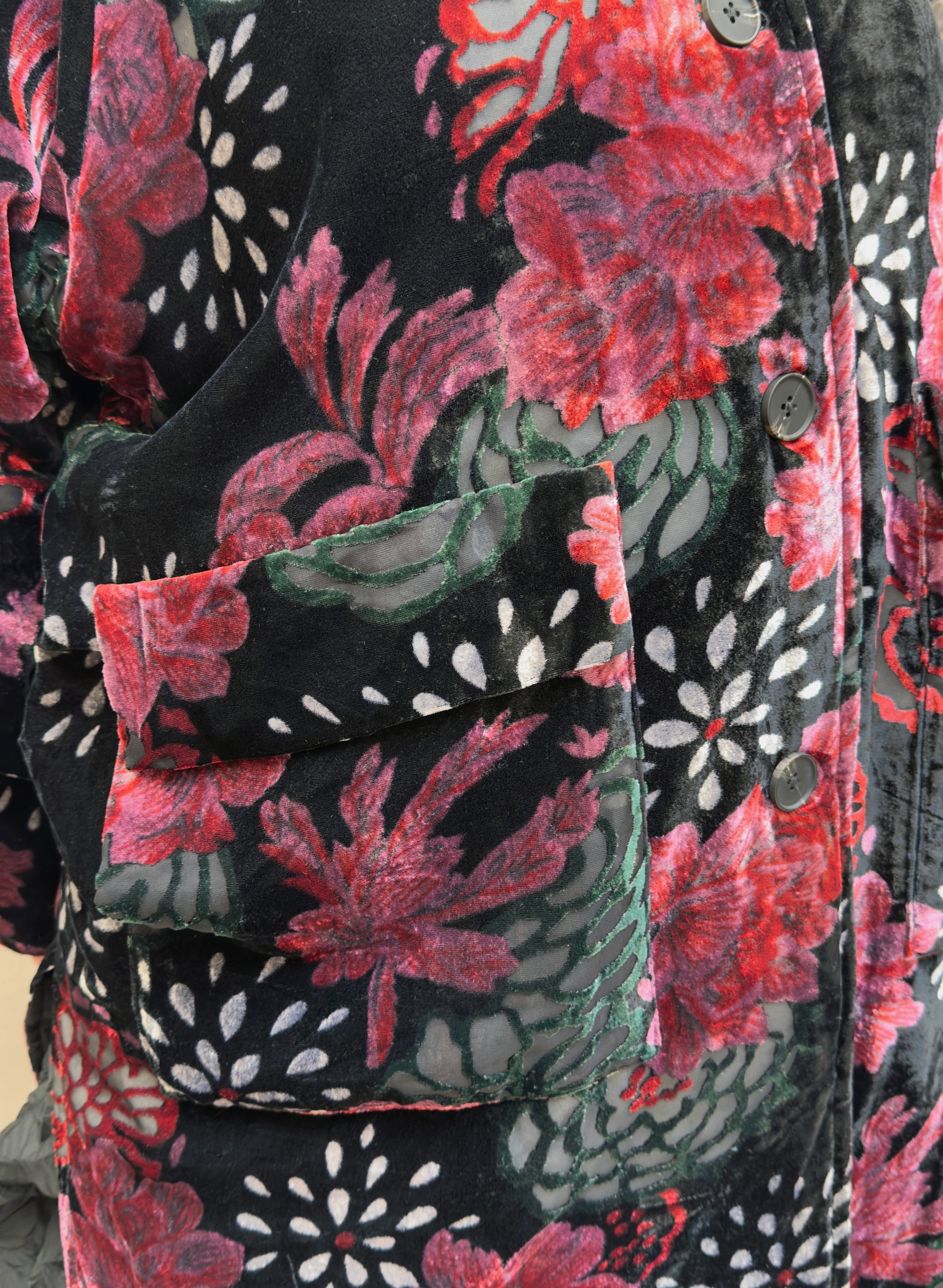 MOTION Long Onesize Velvet Coat in Floral Pattern