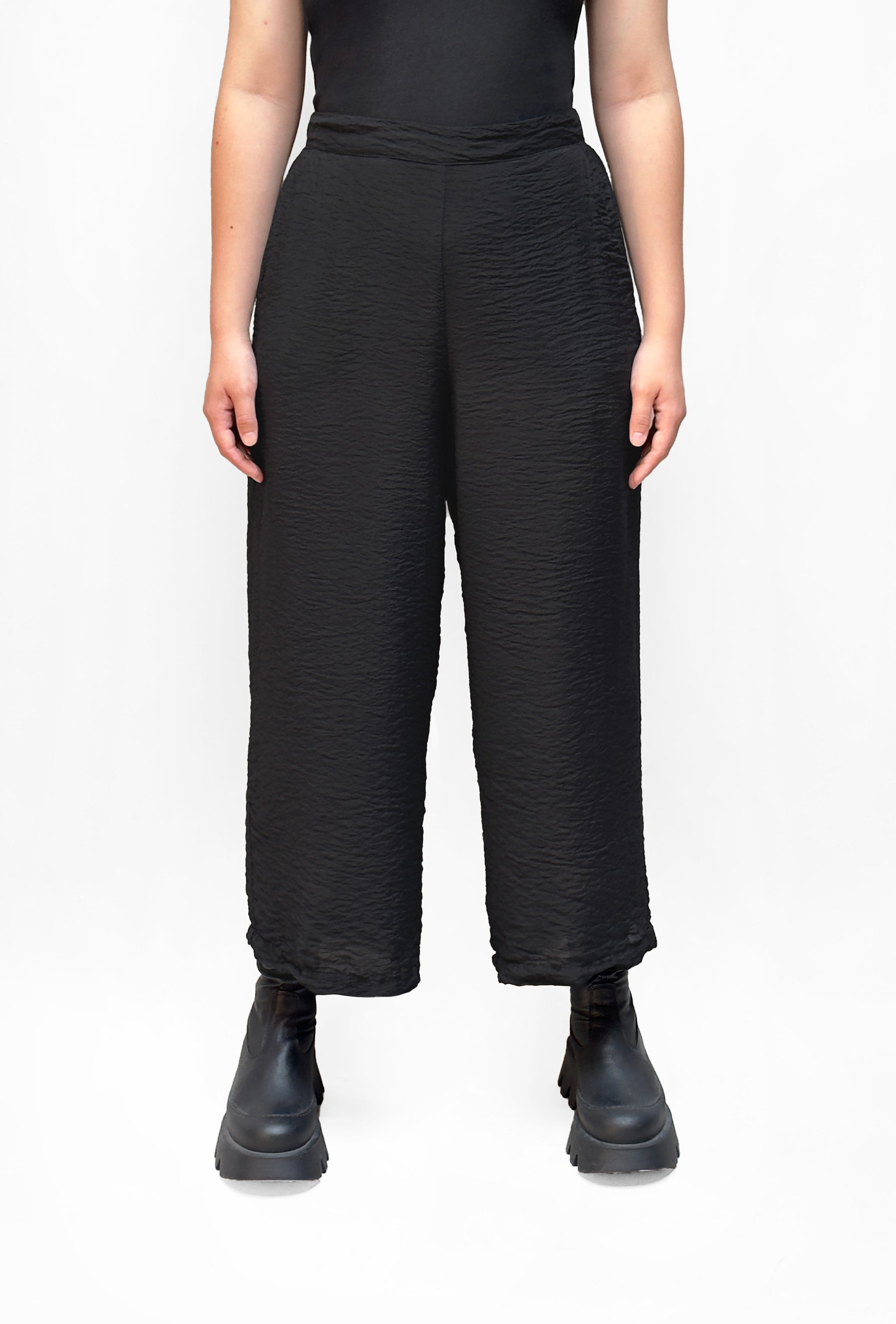 MOTION Parachute Crop Wide Leg Pant