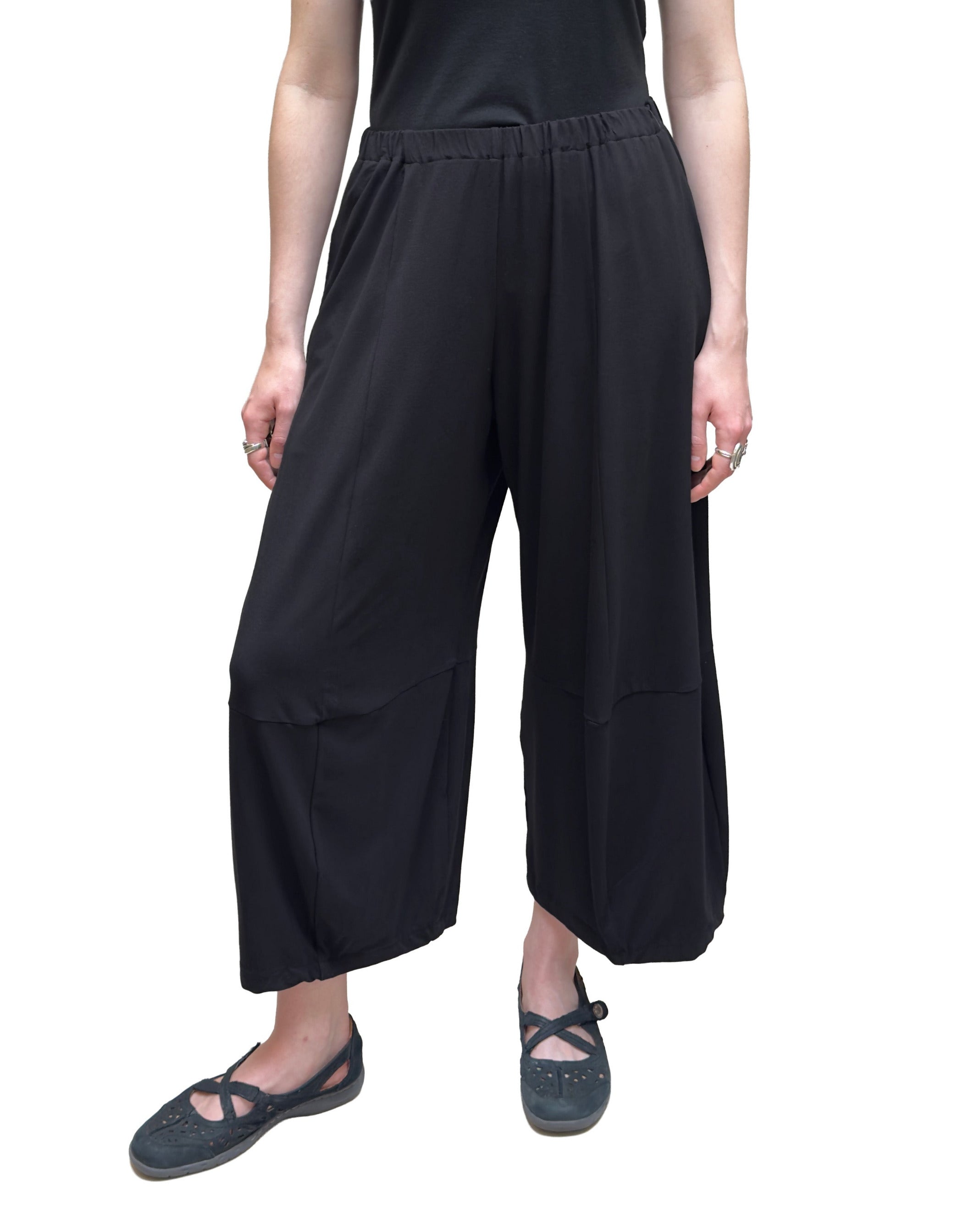 MOTION Cropped Bamboo Rayon Bubble Pant - Black