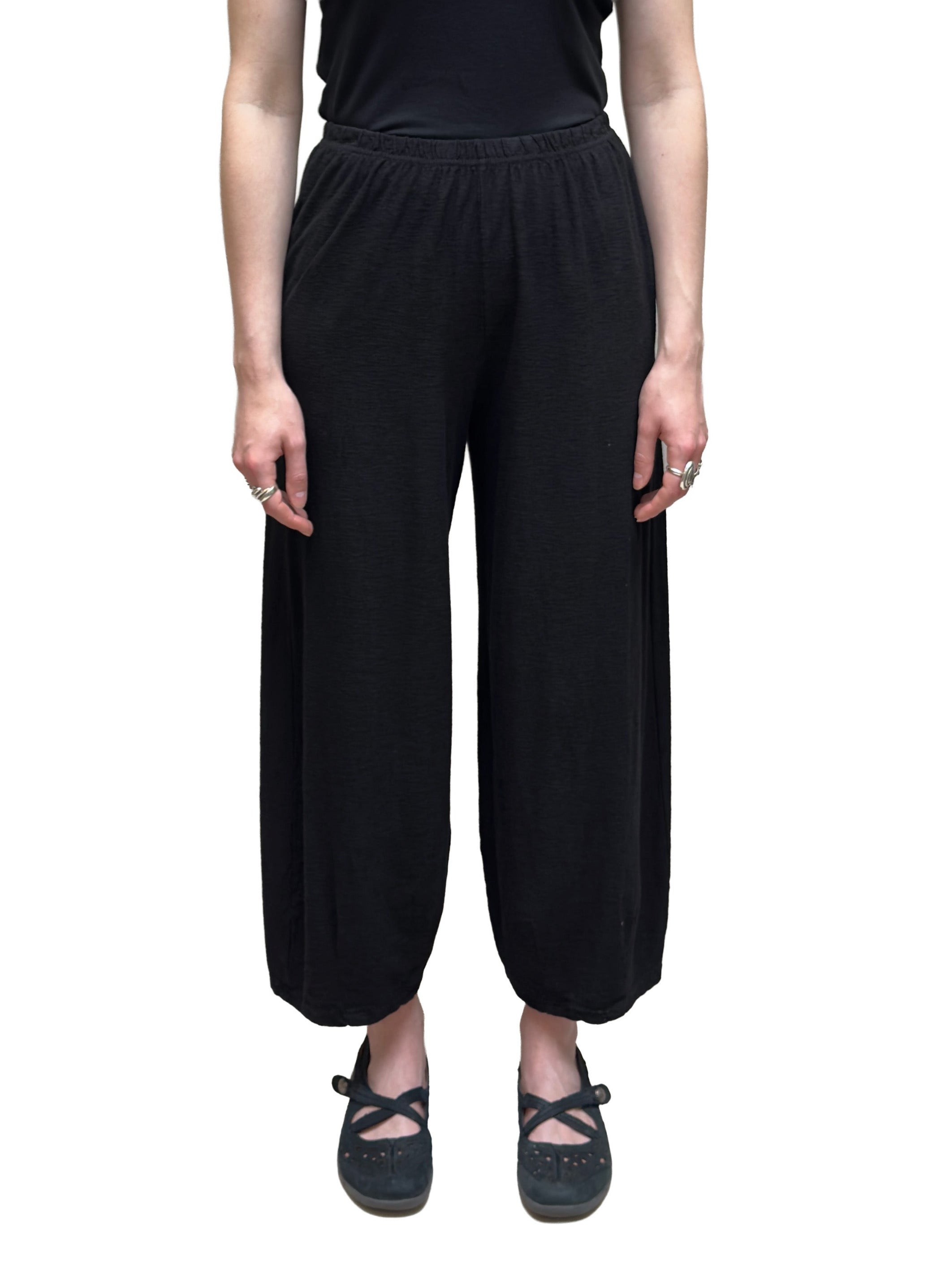 MOTION Cotton-Linen Darted Cropped Pant in Various Colours