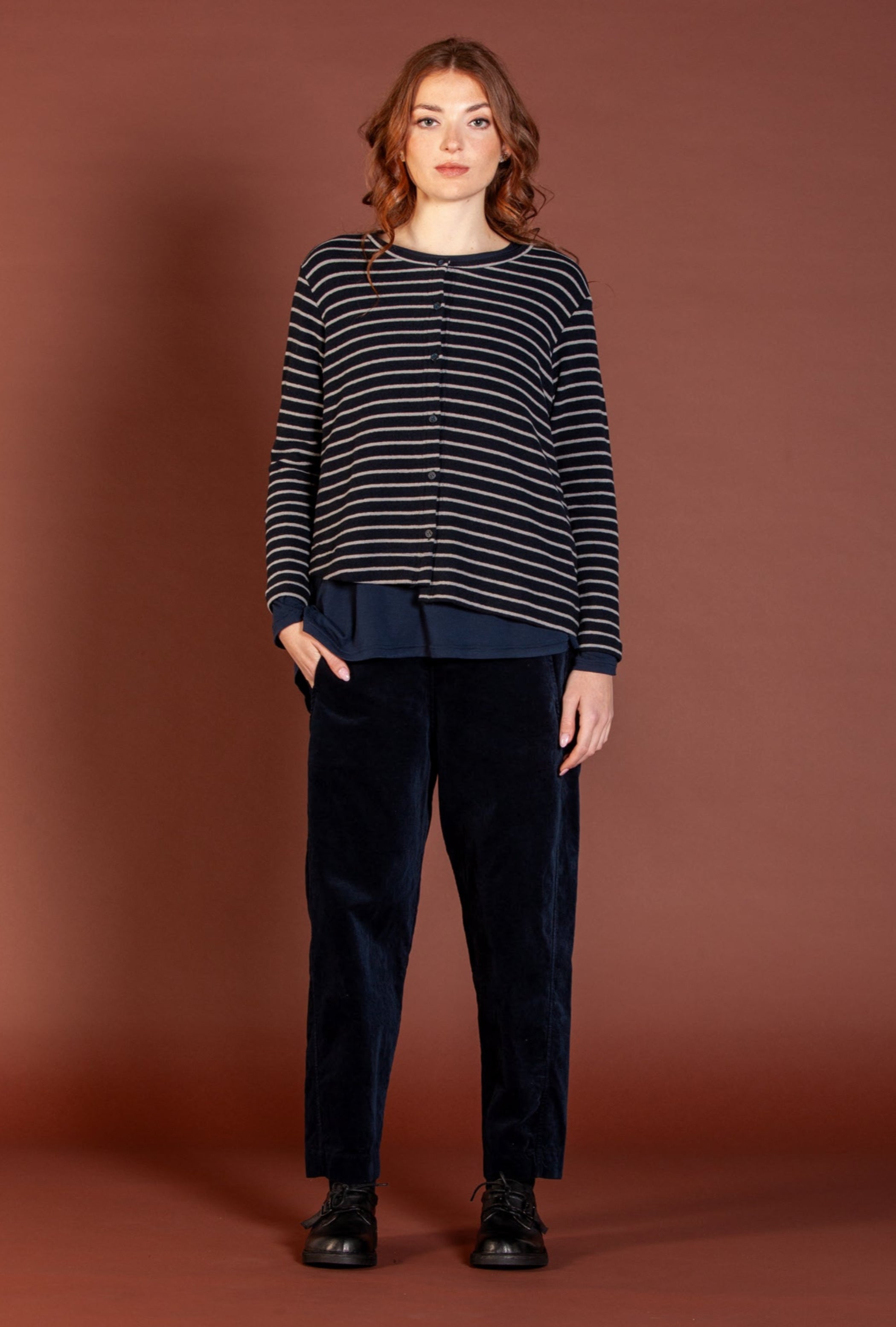MAMA B Velvet Ankle Pant in Night