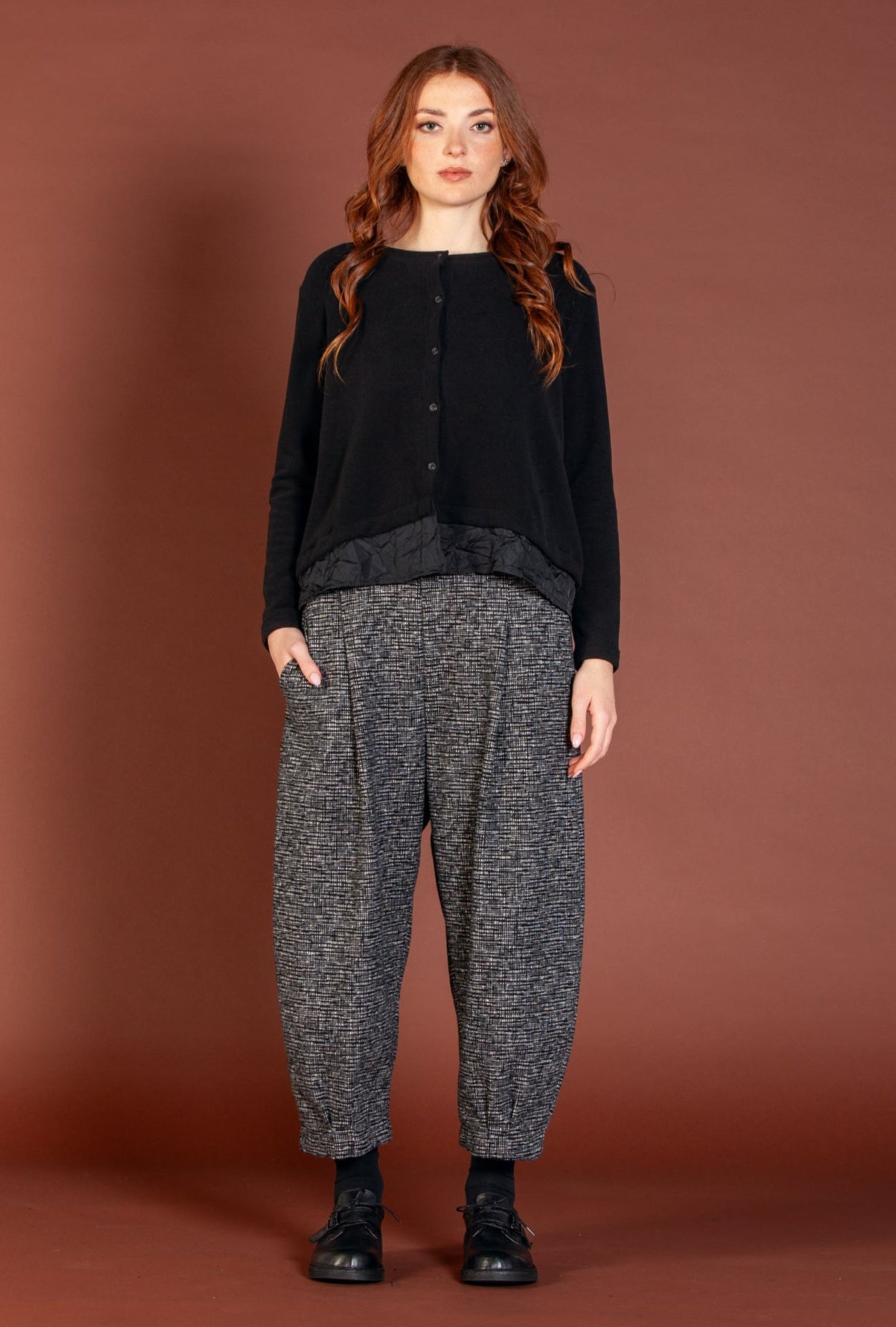 MAMA B Cozy Jacquard Ankle Pant in Black Print