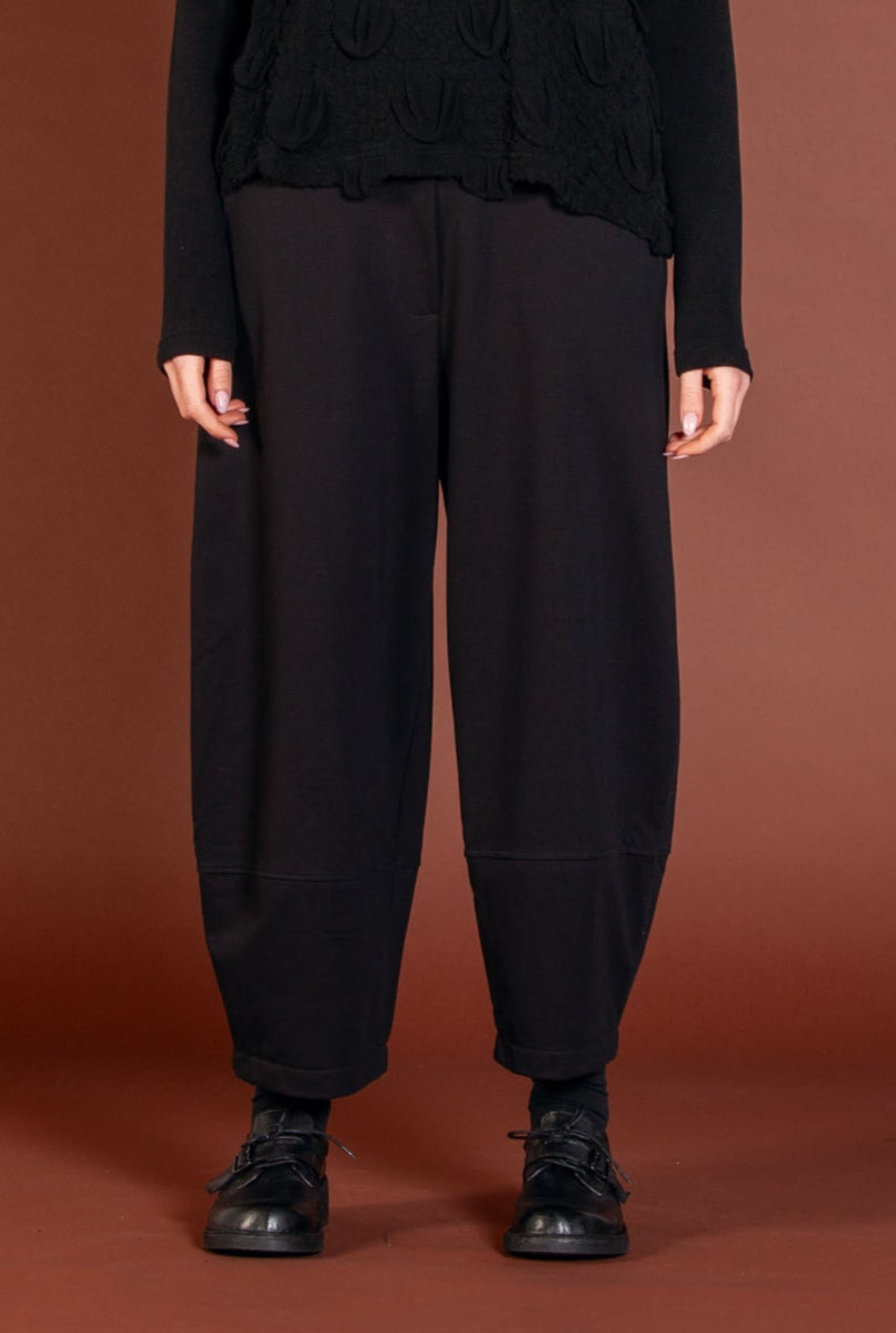 Mama B Medium Weight Cotton Barrel Leg Pant in Black