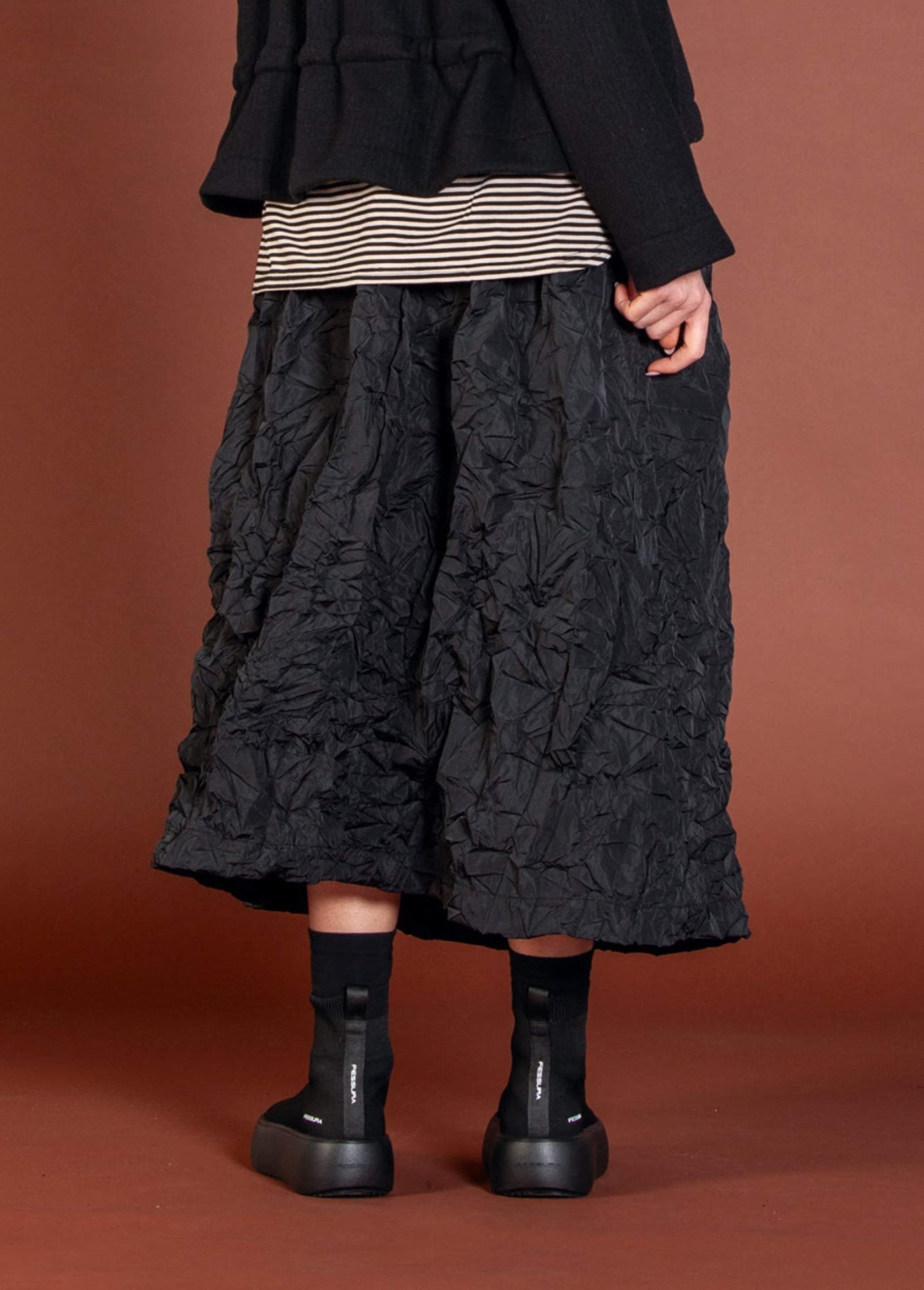 MAMA B Crinkled Skirt in Black