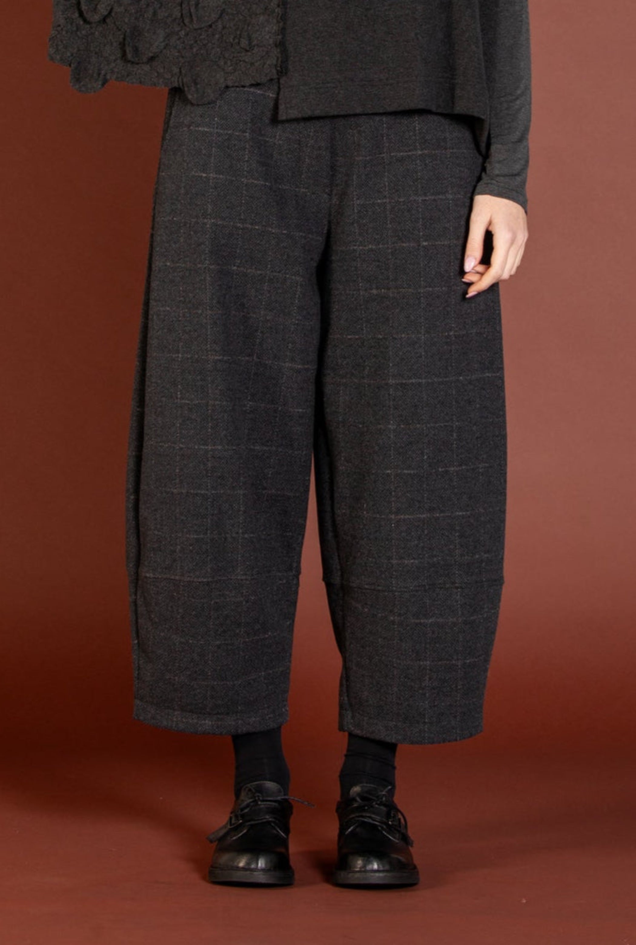 Mama B Cozy Jacquard Barrel Leg Pant in Anthracite Check