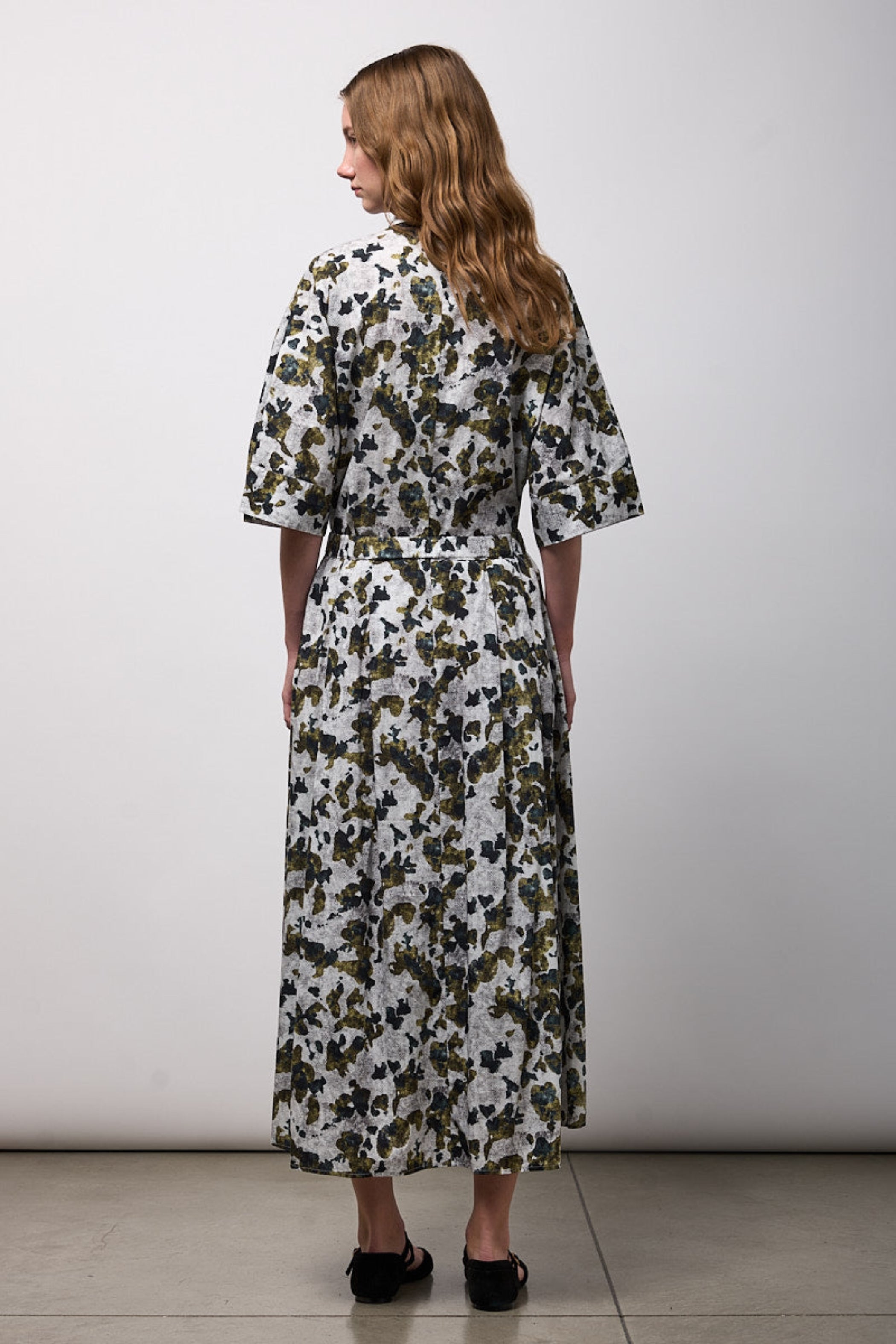 NEIRAMI Long Pleated Skirt in Green Leaf Print