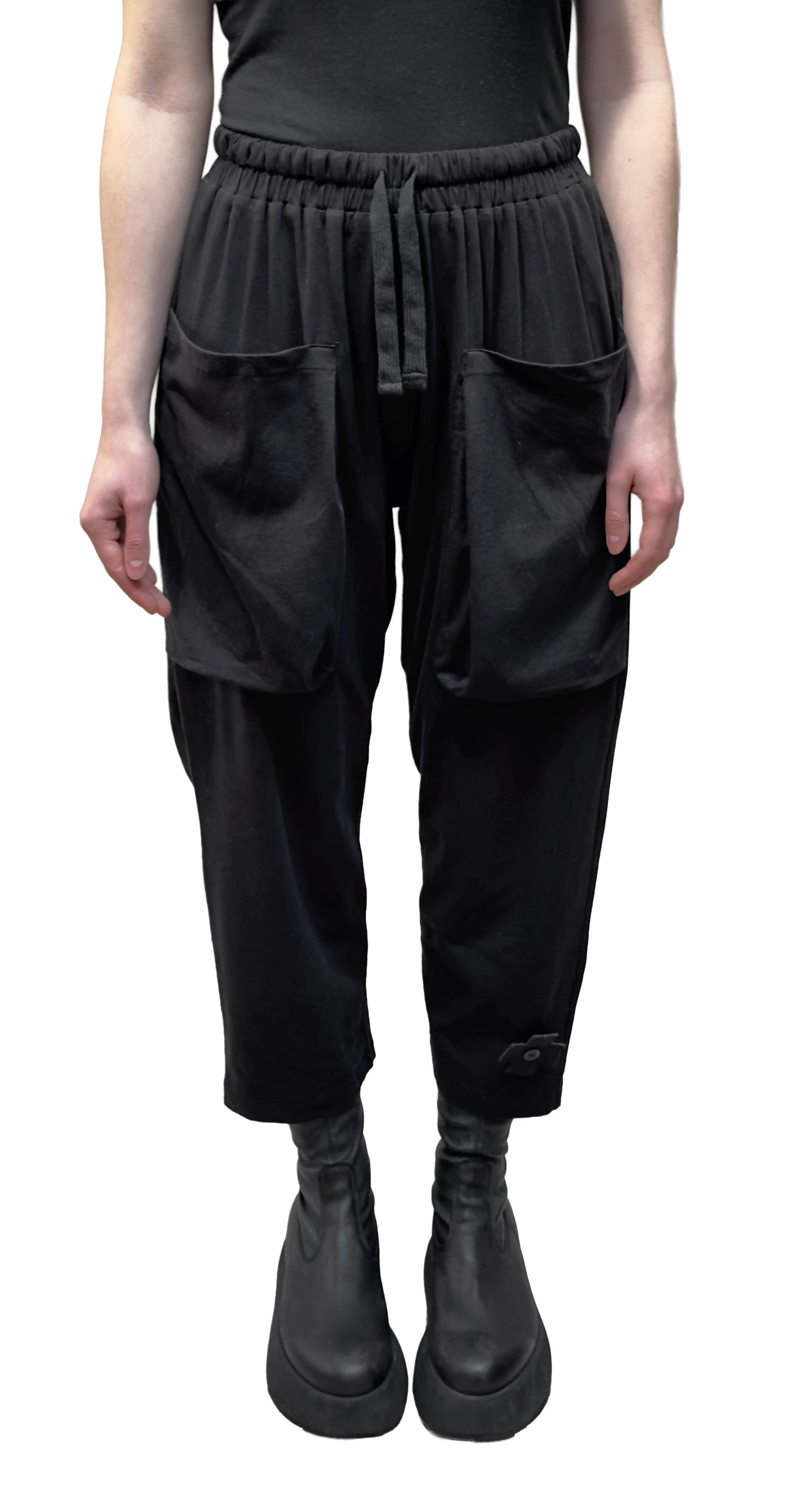 PLU Relaxed Pocketed Ankle Pant in Black