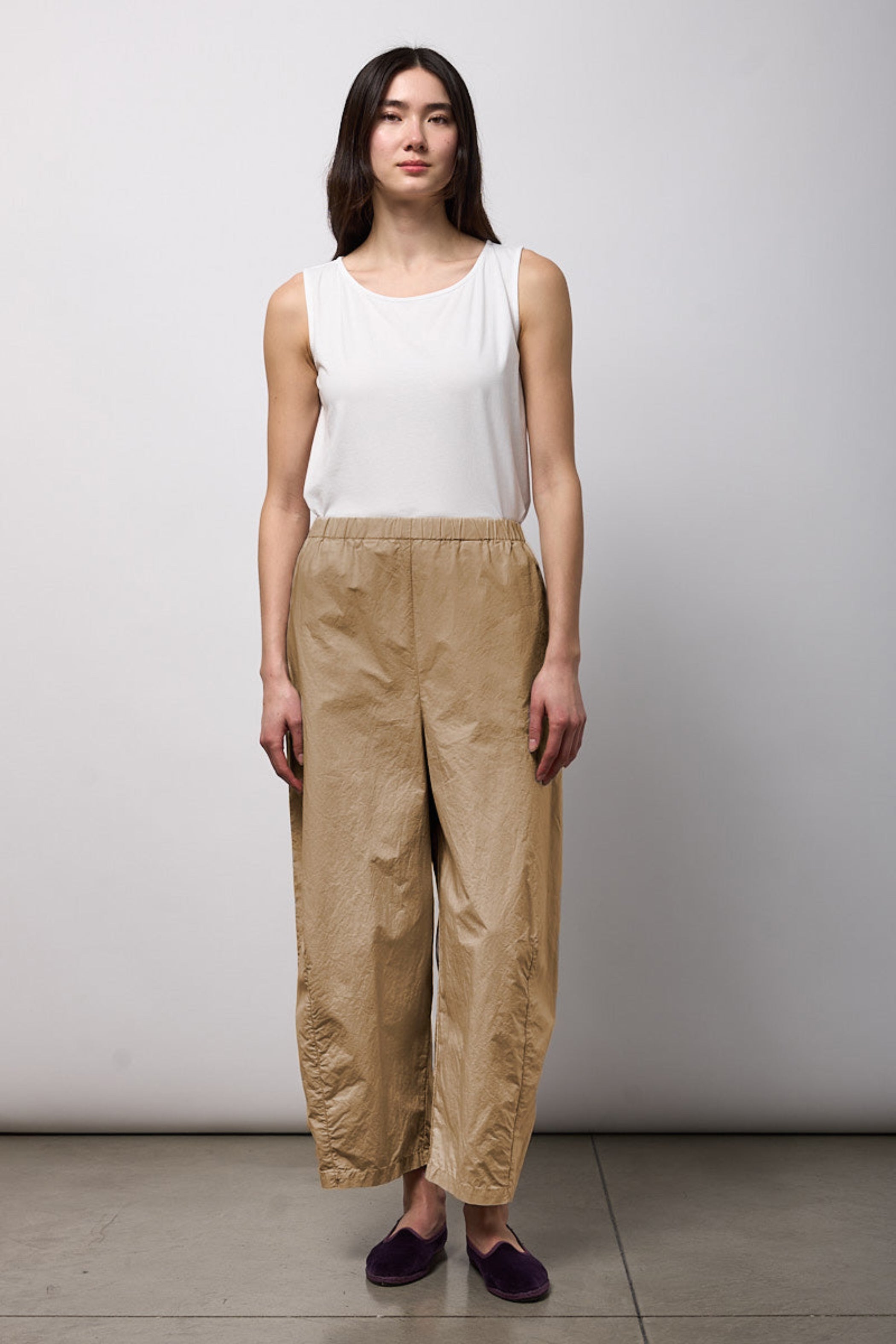 NEIRAMI Cotton Poplin Pant in Sand