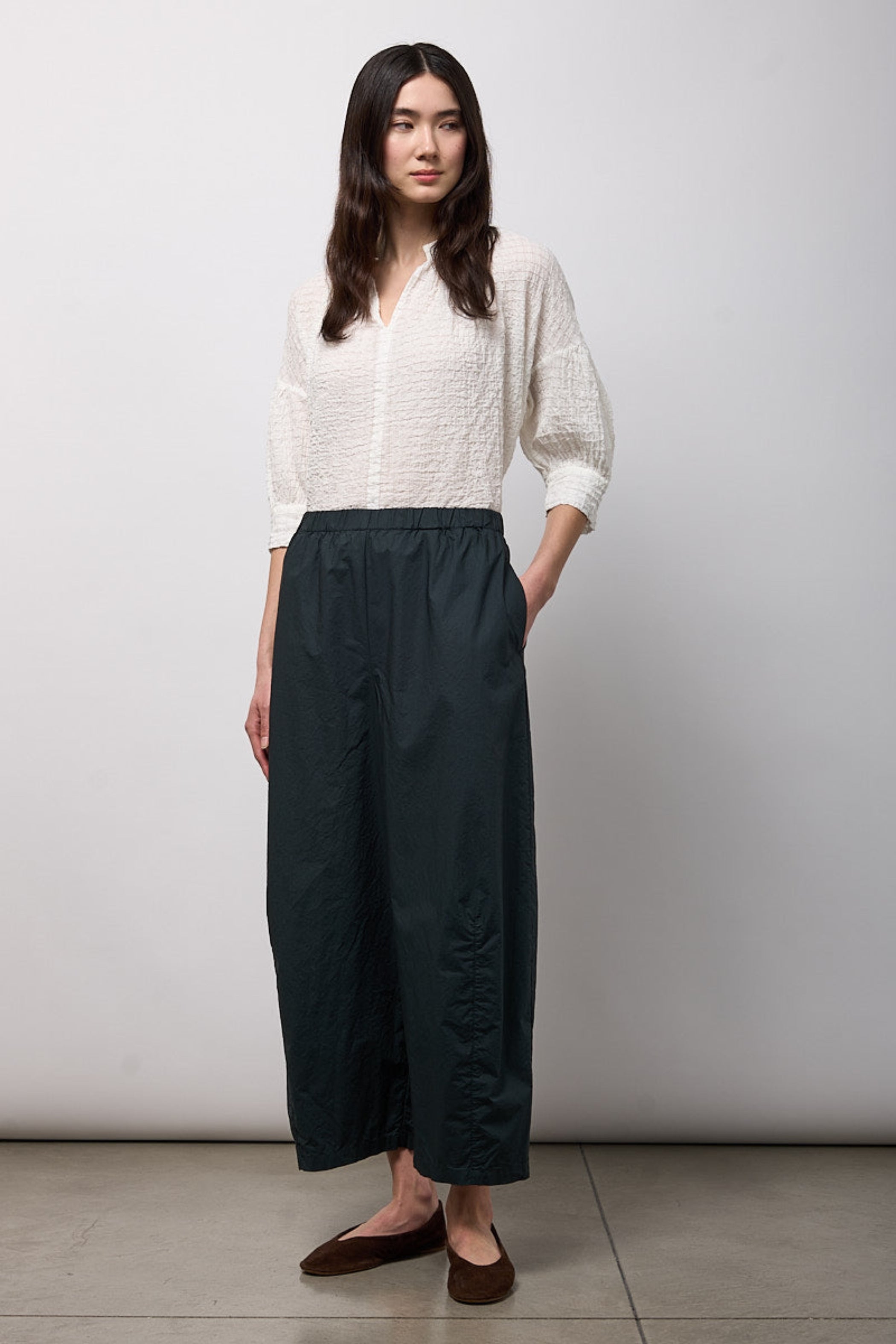 NEIRAMI Cotton Poplin Pant in Eucalyptus