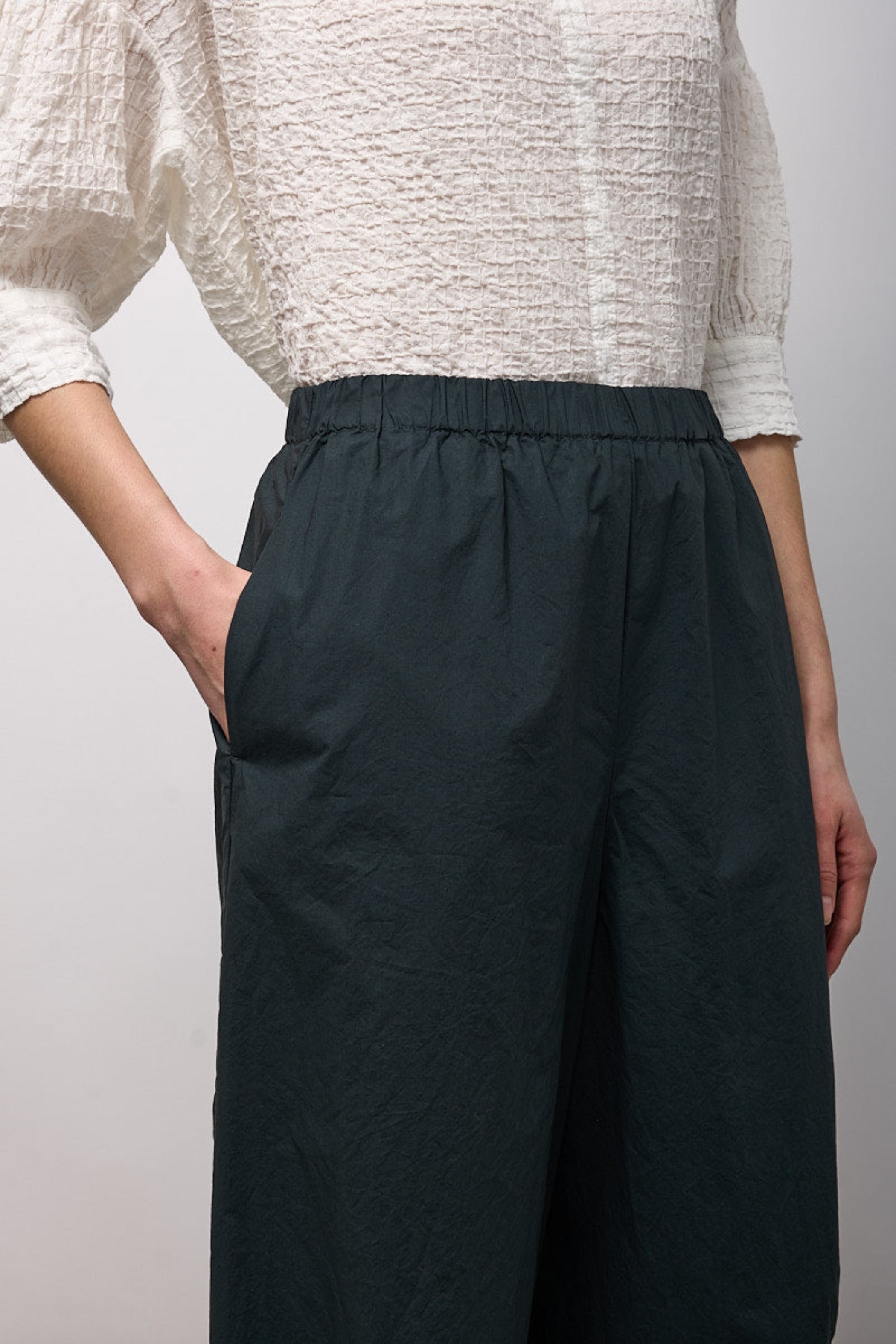NEIRAMI Cotton Poplin Pant in Eucalyptus