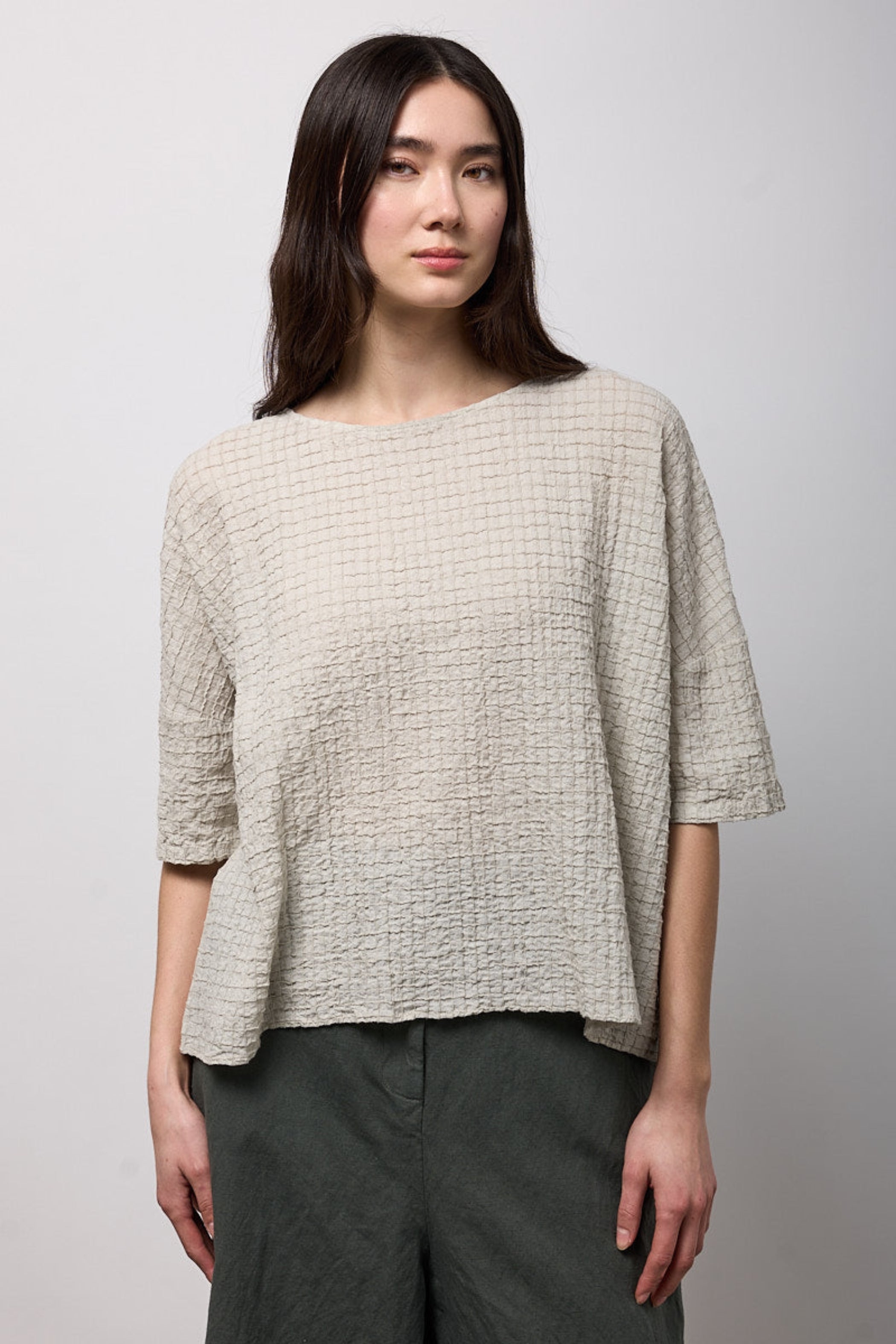 NEIRAMI Boxy Crinkled Top in Shell