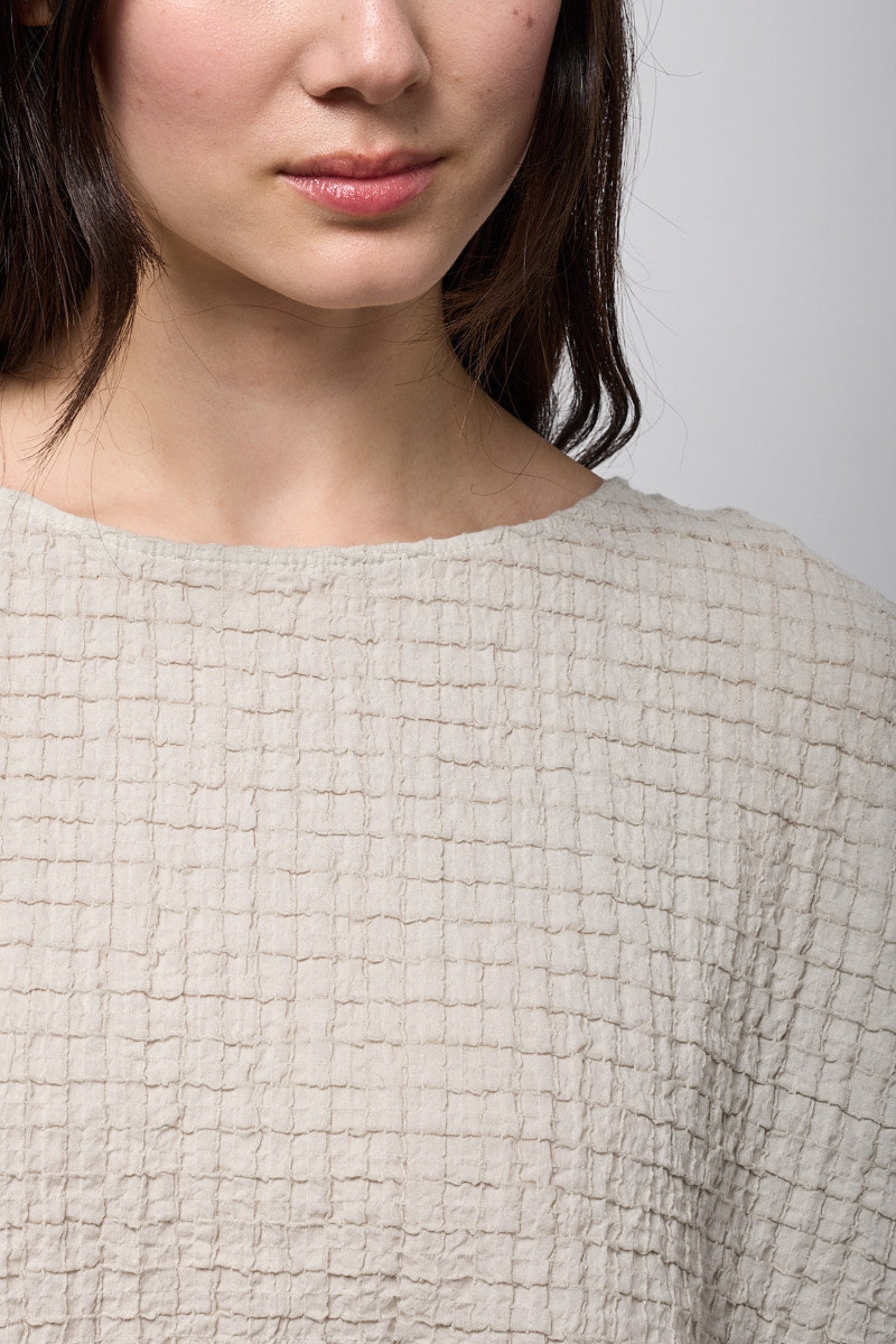 NEIRAMI Boxy Crinkled Top in Shell