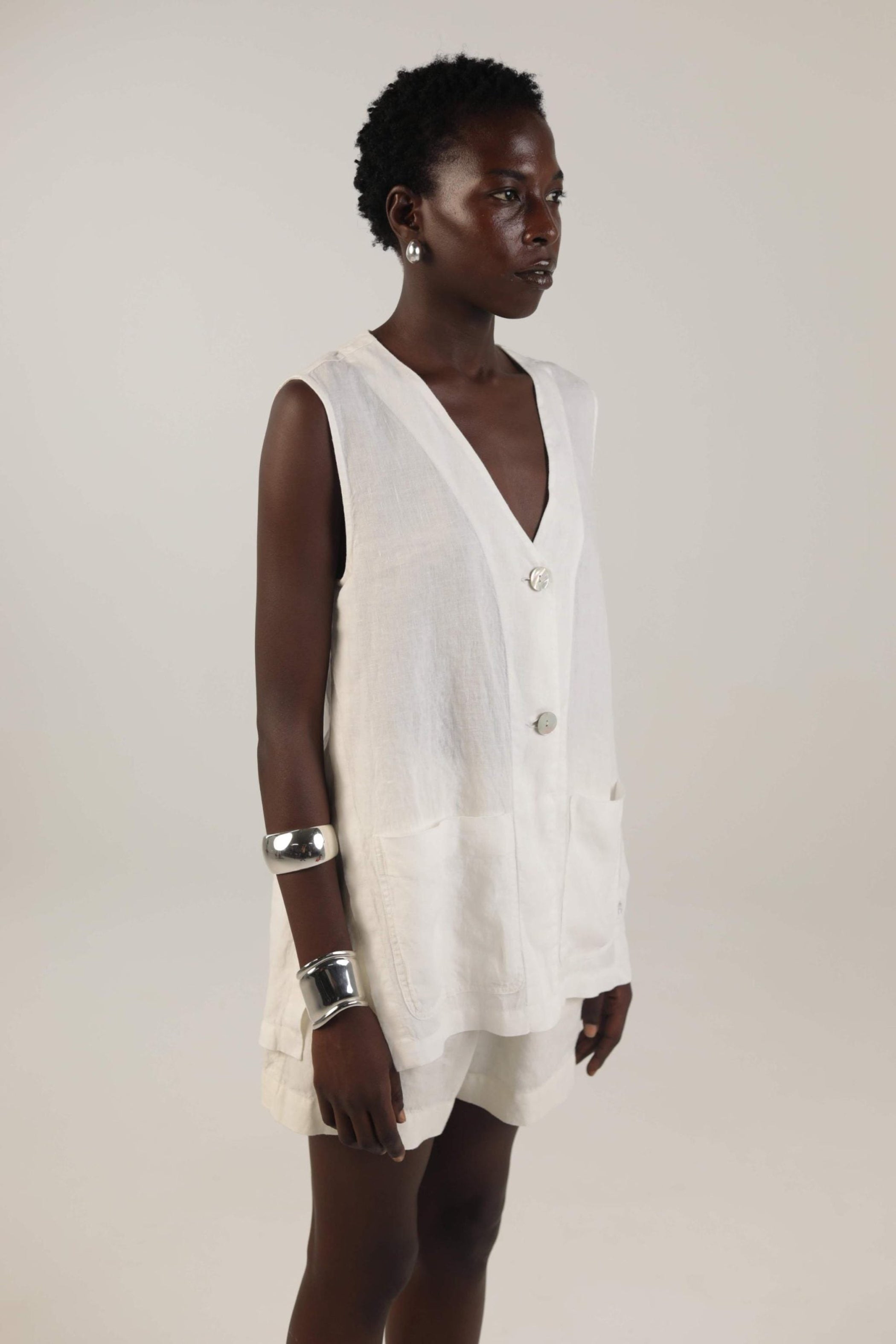 Elemente Clemente Pocketed Linen Vest in Black