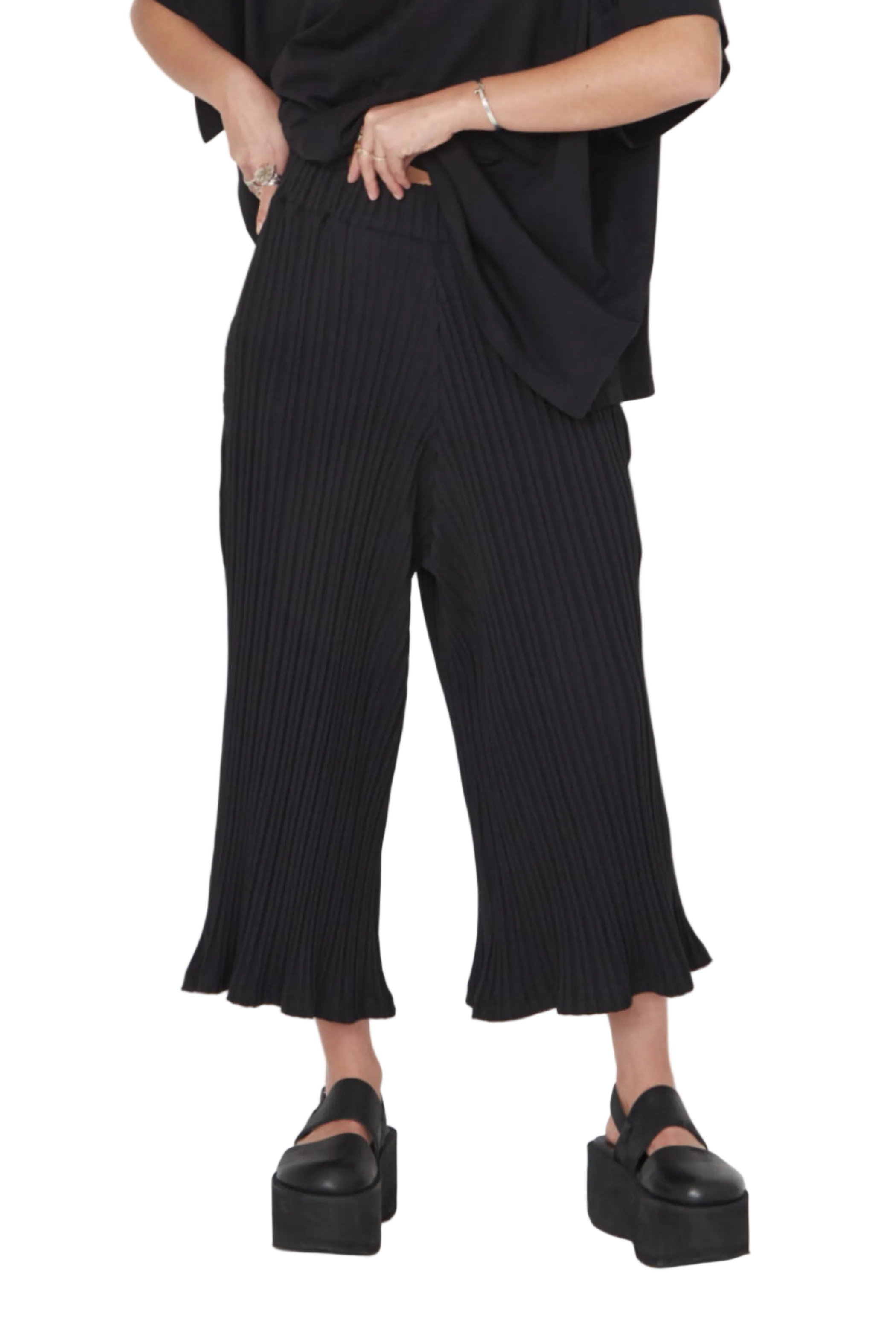 Sort Aarhus Cropped Wide Rib Pant in  Black