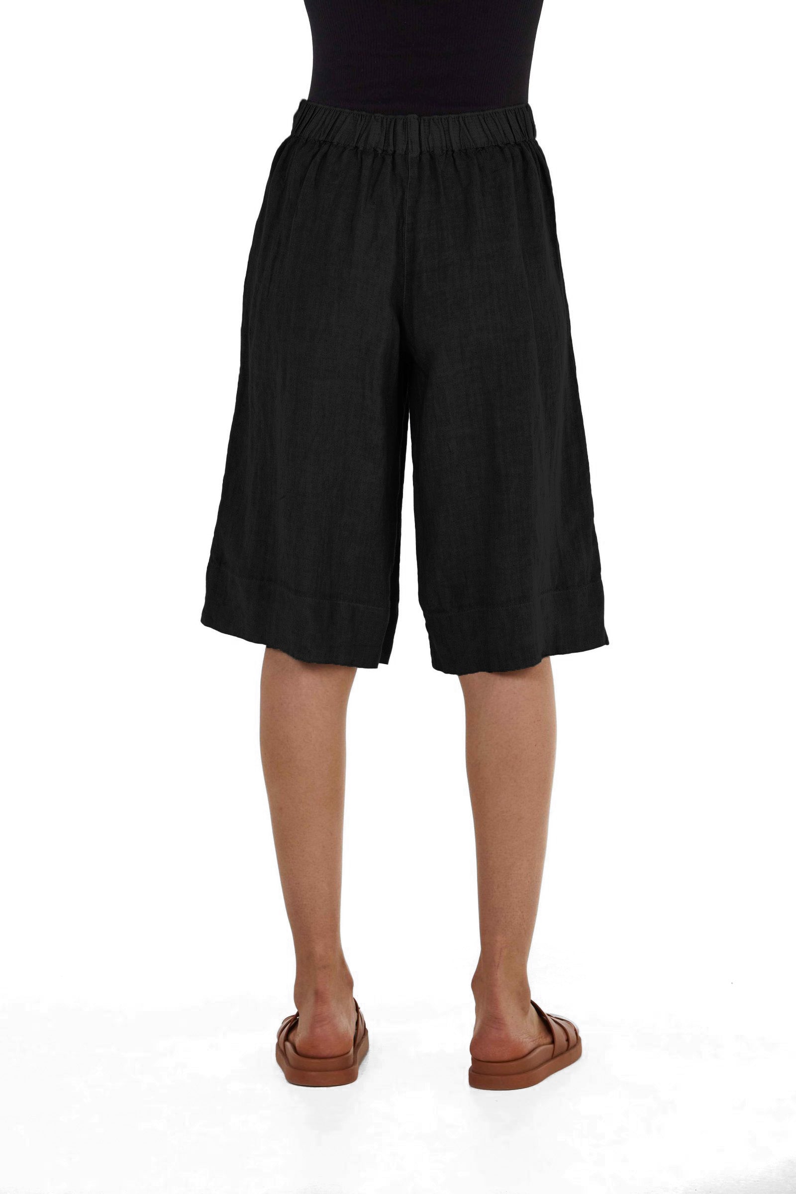 Elemente Clemente Linen Pocketed Shorts in Black