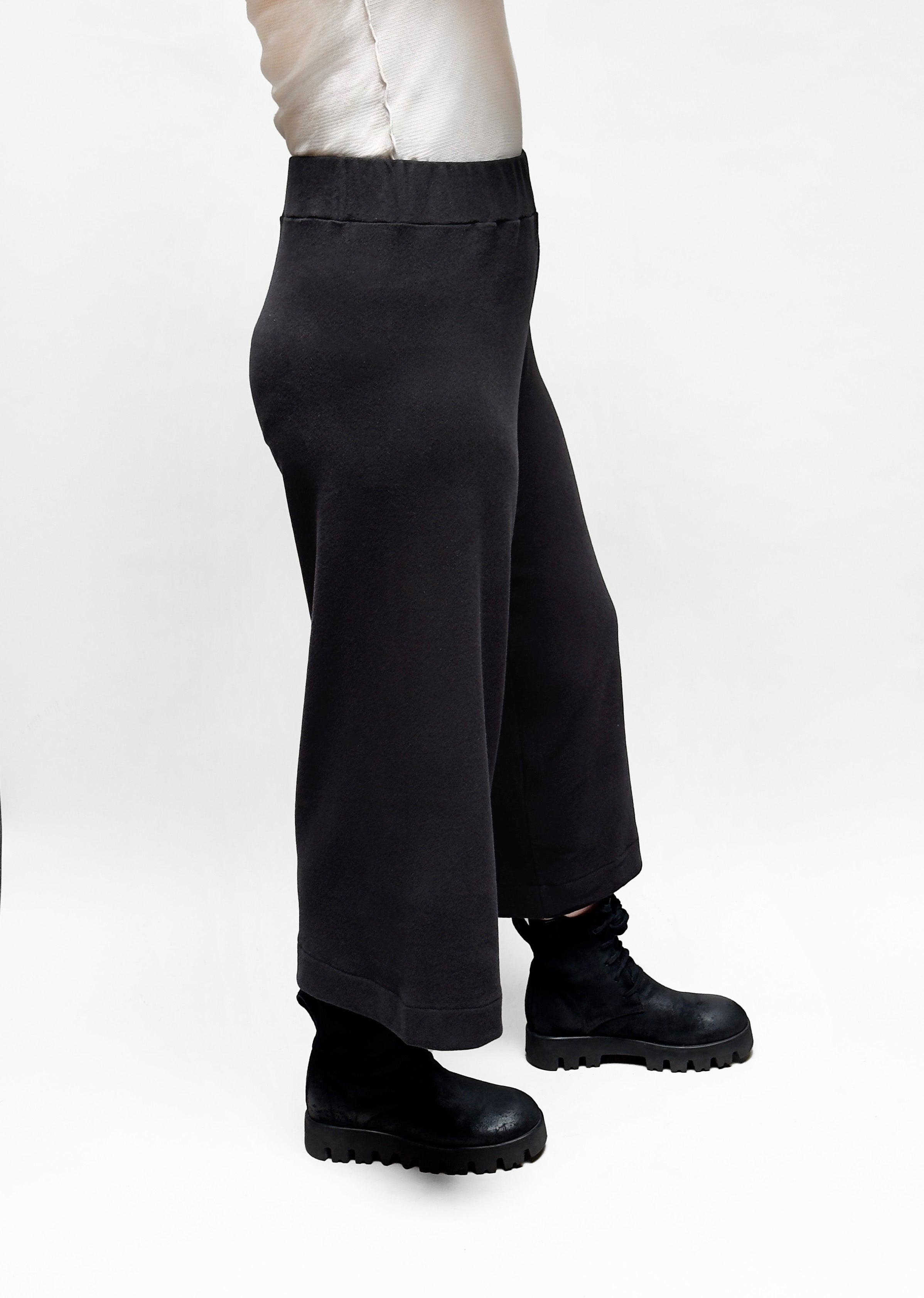 MAMA B Cozy Wide Leg Pant in Black