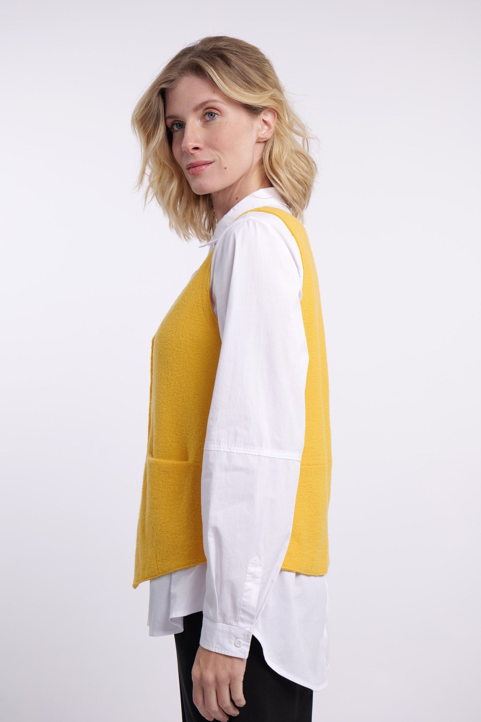 ELEMENTE CLEMENTE Wool Pocketed Vest in Anthra