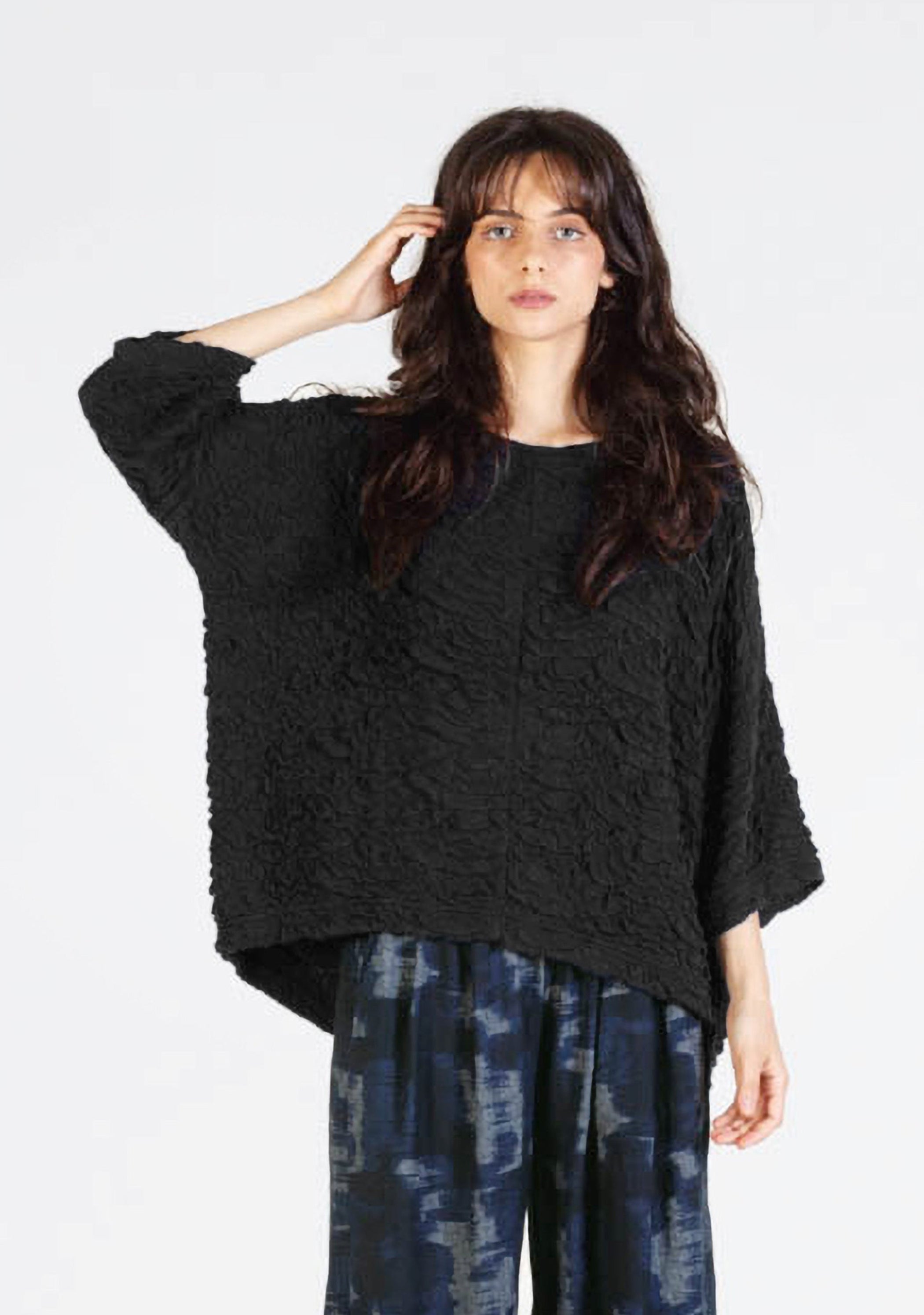 Mama B - Textured Knit Boxy Pullover in Black