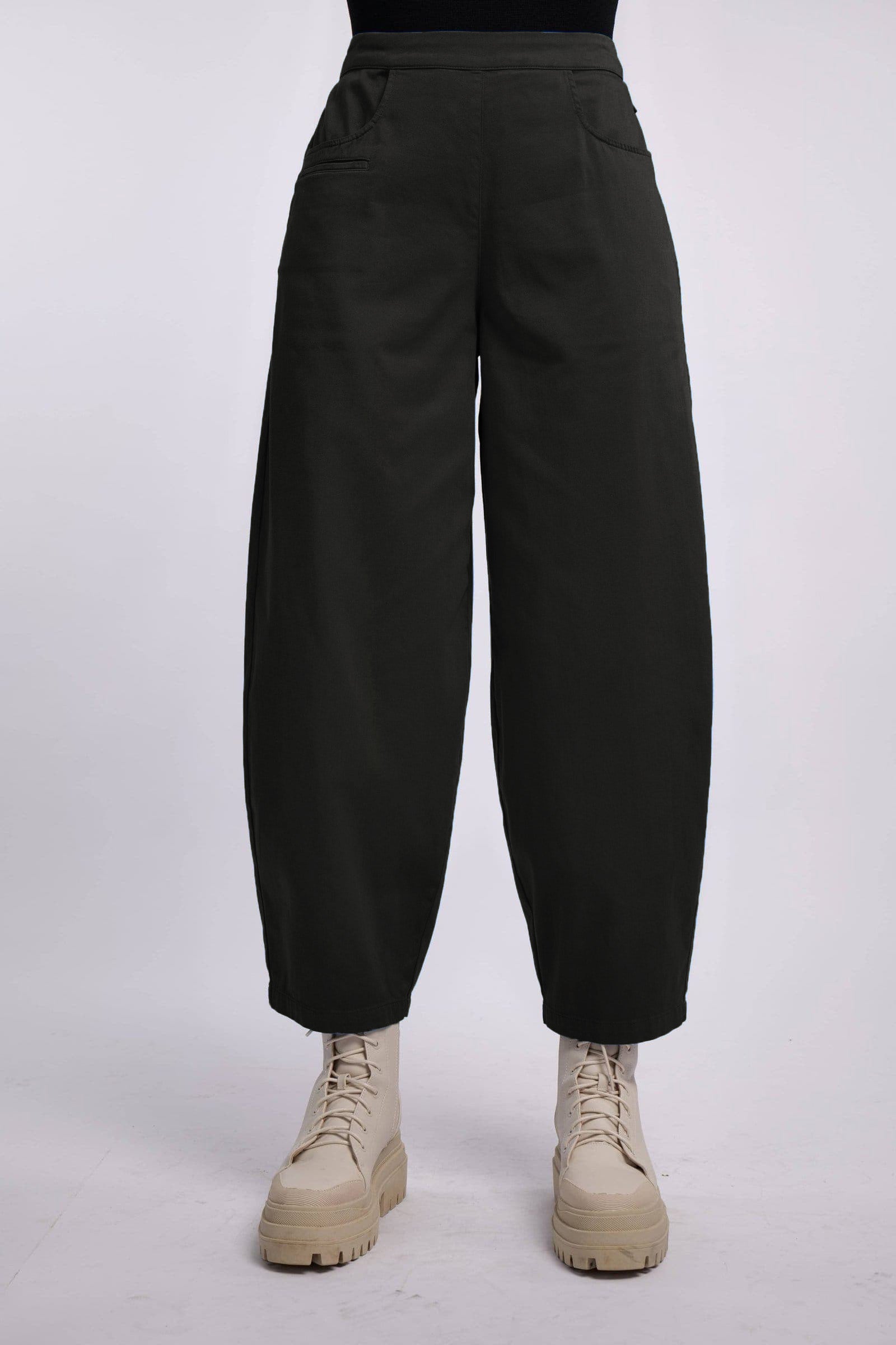 ELEMENTE CLEMENTE Barrel Leg Cotton Pant in Black