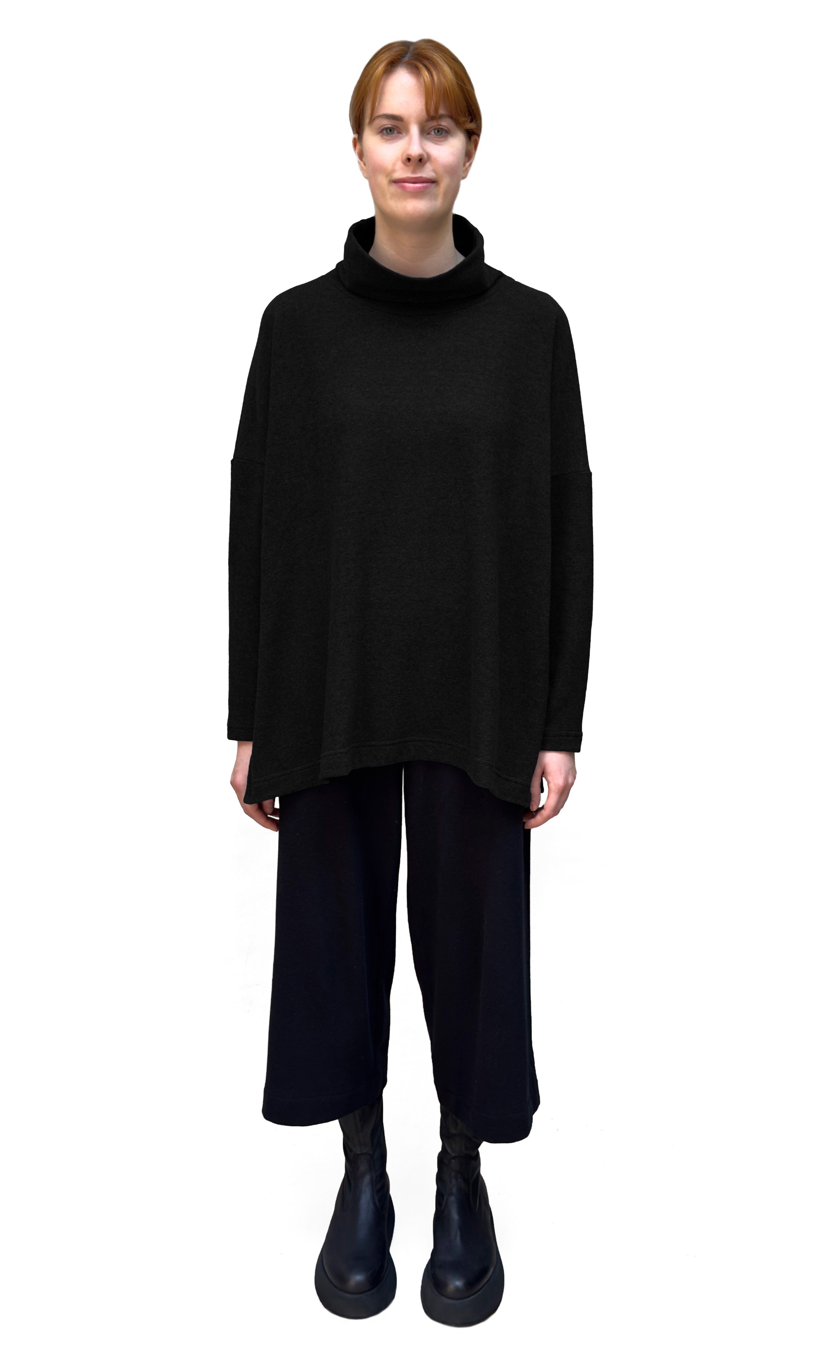 MAMA B Cozy Knit Boxy Turtleneck in Black