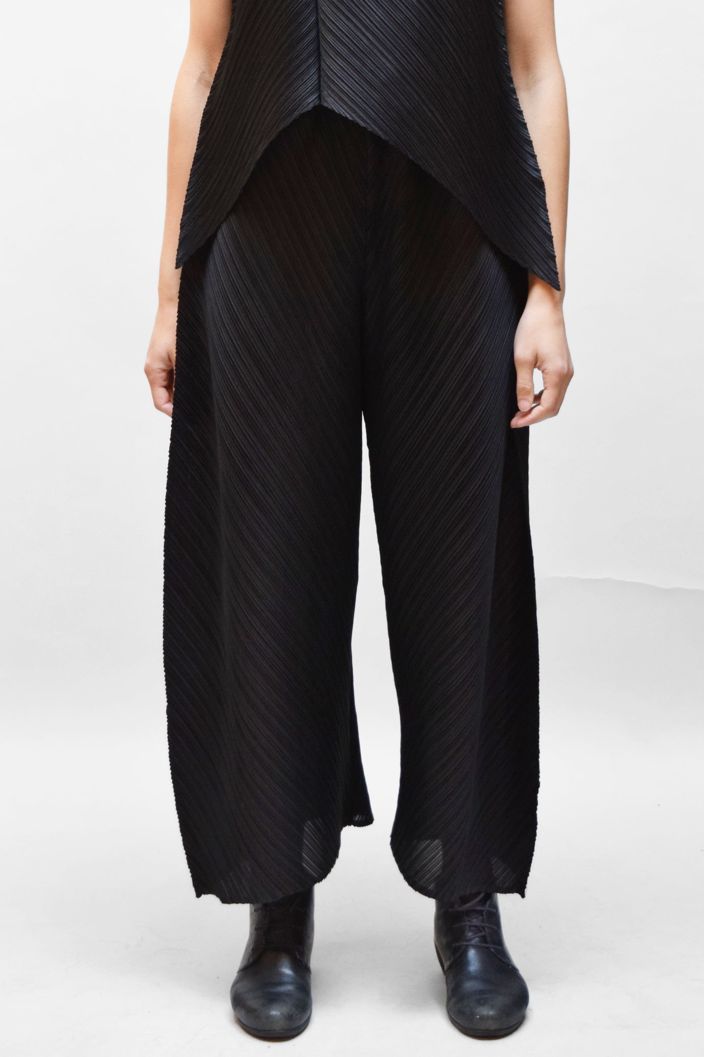 MOTION Pleated bias pants - black