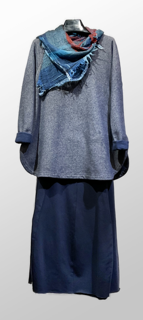 Mes Soeurs et Moi cozy knit raglan sleev tunic, over an Elemente Clemente french terry gored bubble skirt. 