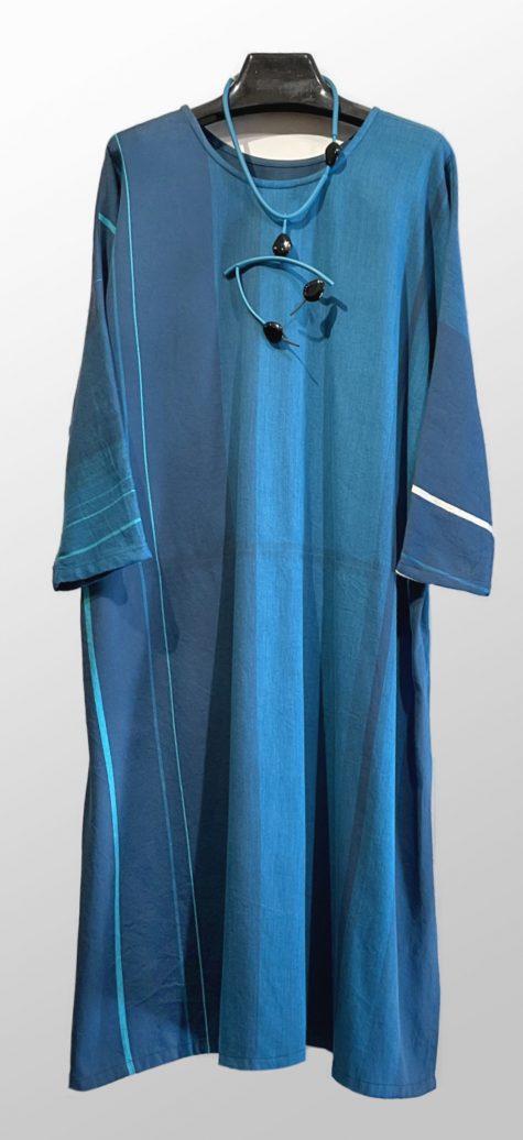 Tamaki Niime 100% cotton caftan, paired with a Samuel Coraux necklace.